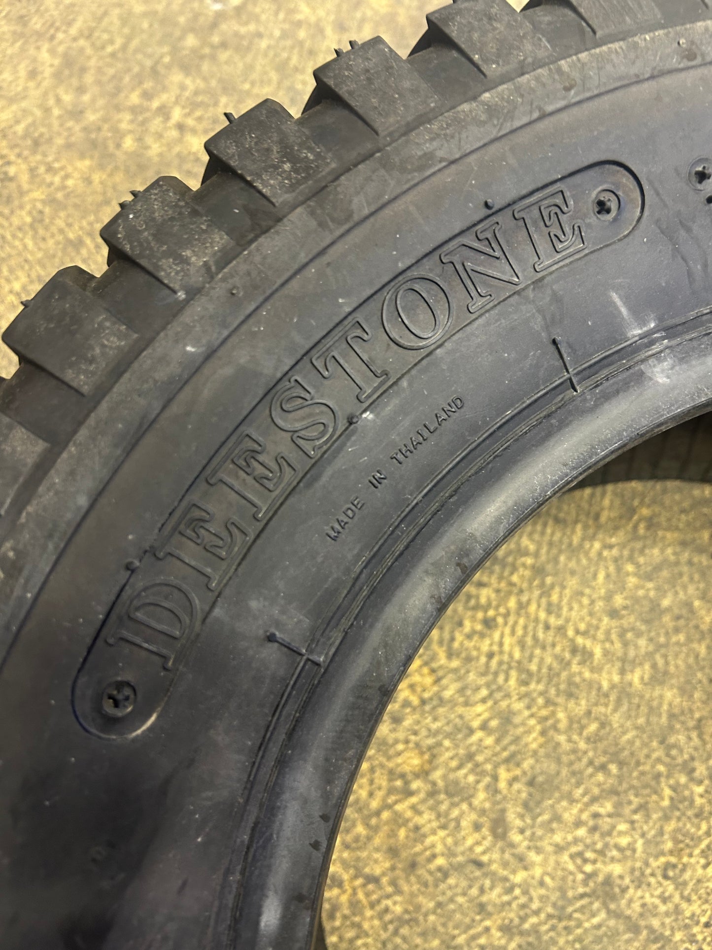 DEESTONE D265 BSW 23 8.5 12 4PLY LAWN TIRE DS7049