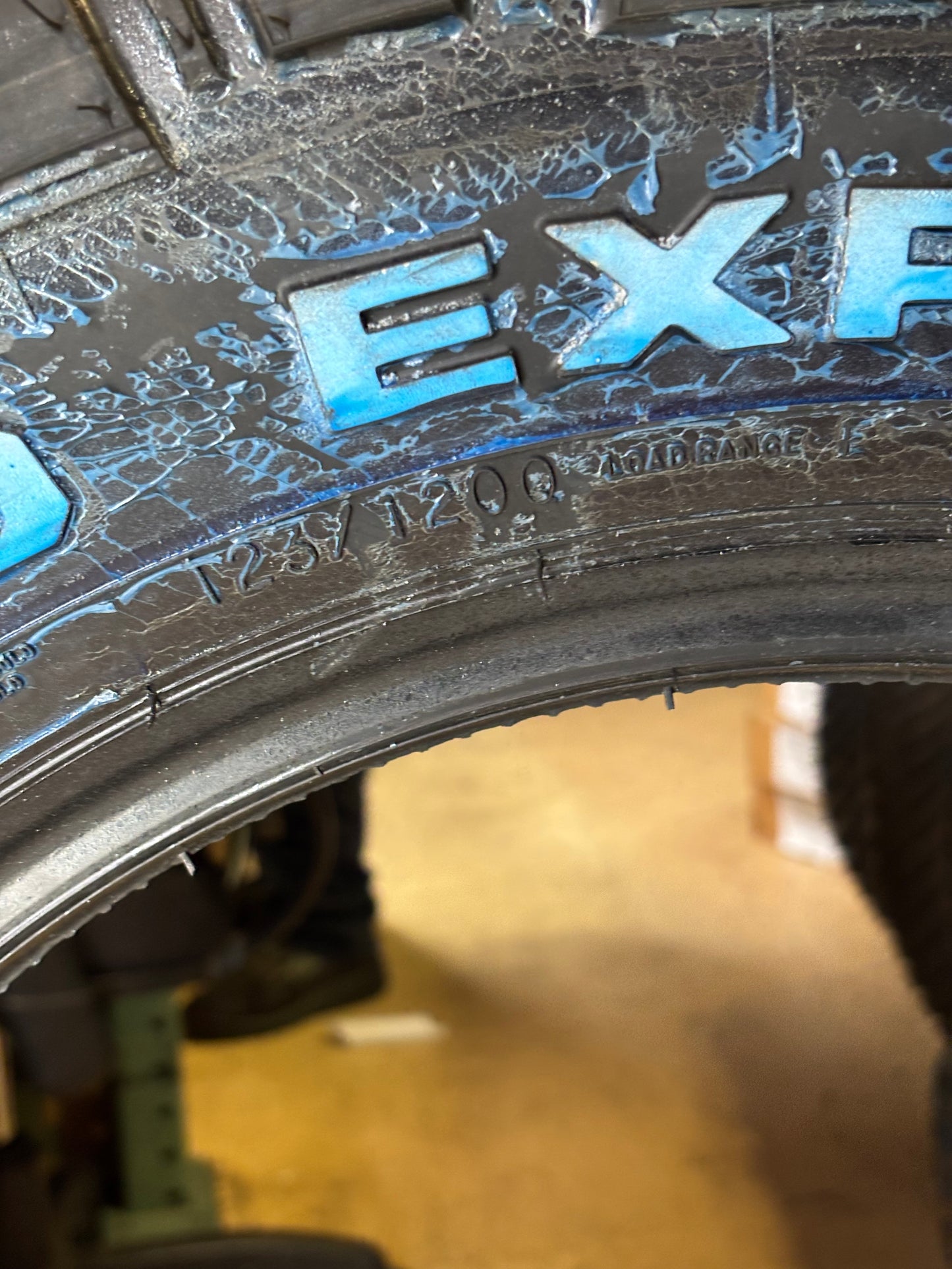 MICKEY THOMPSON BAJA LEGEND EXP RWL LT 275 65 18 123/120Q LRE 10PLY ALL TERRAIN TIRE 90000067185