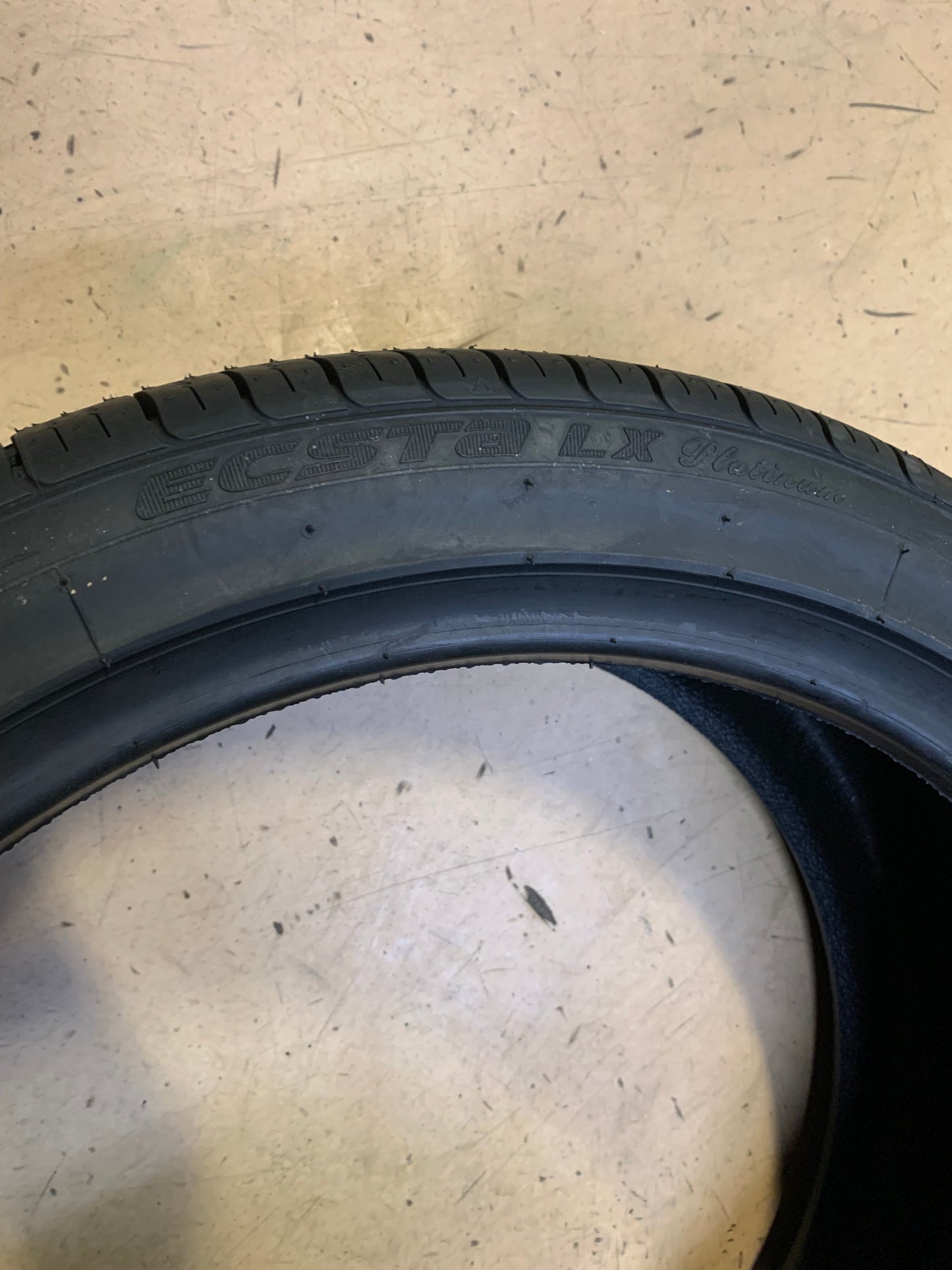 KUMHO ECSTA LX PLATINUM BSW XL  225 40 18 92W ALL SEASON TIRE 2104623