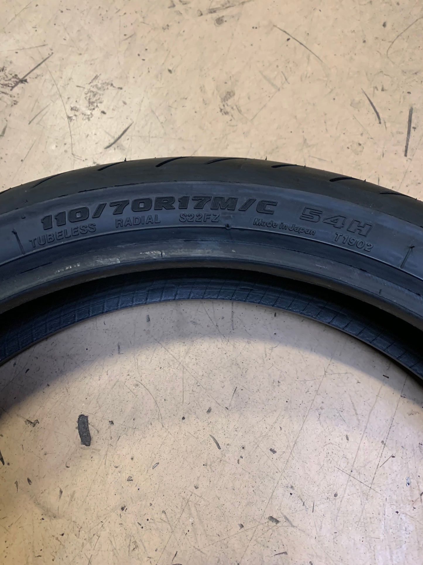 BRIDGESTONE BATTLAX HYPERSPORT S22 BSW 110 70 17 54H FRONT MOTORCYCLE TIRE 11668