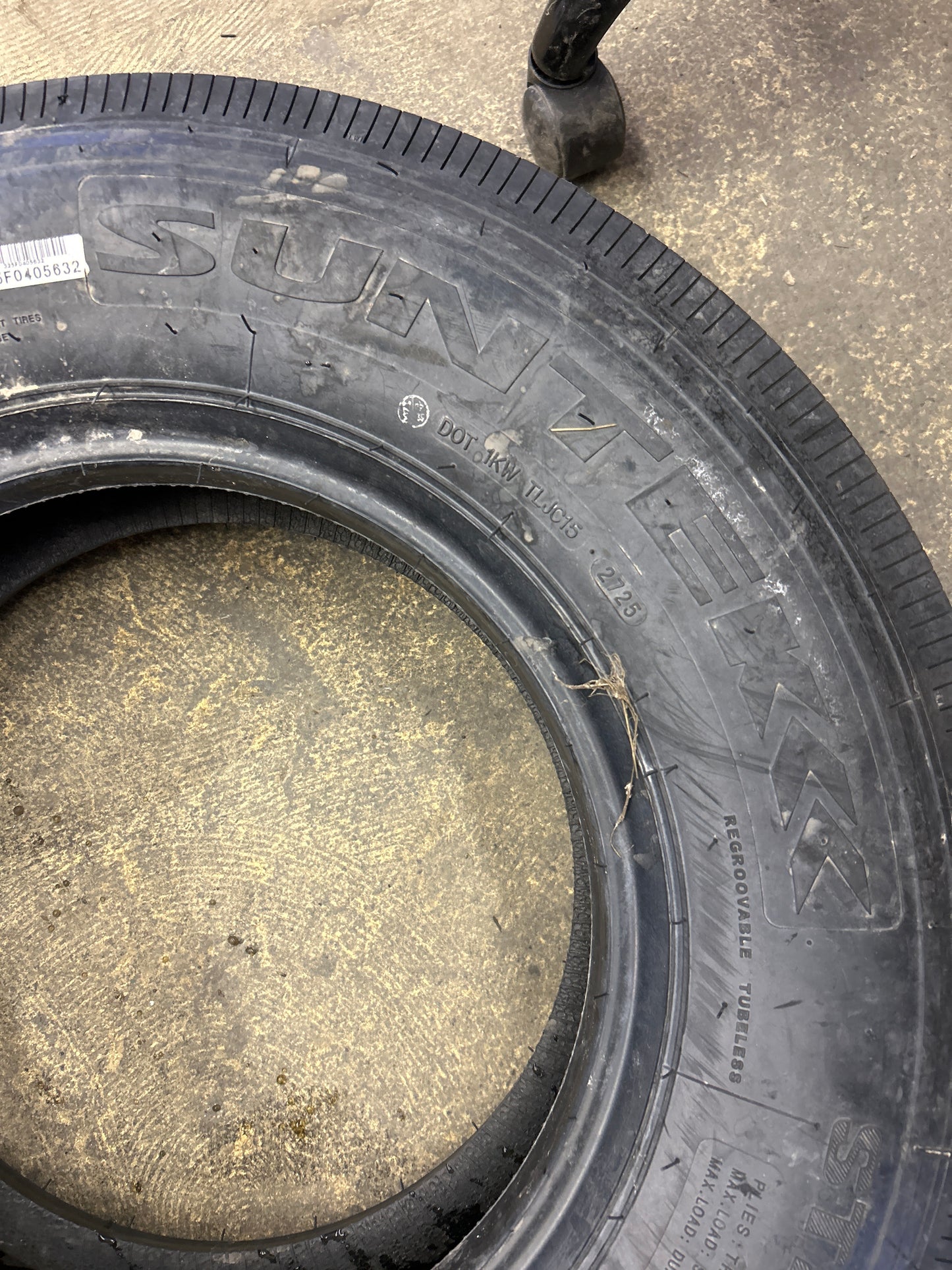 SUNTEK HP PLUS BSW 225 75 15 124/121M 14PLY TIRE SK0003