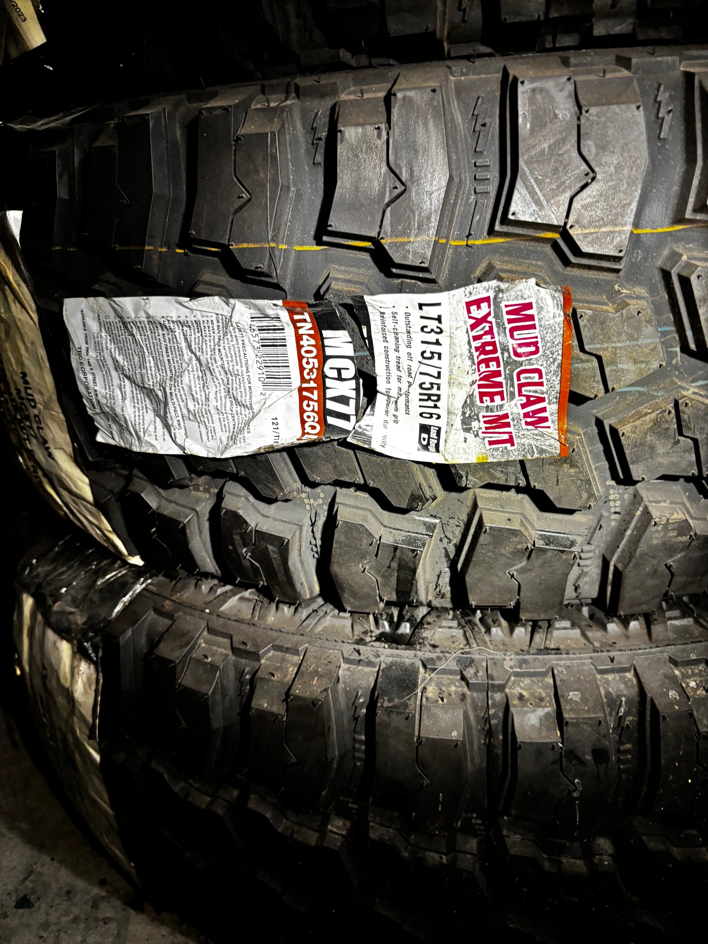 (TODO) MUD CLAW EXTREM MT LT 315 75 16 121/118Q LRD 8 PLY MUD TERRAIN TIRE MCX77