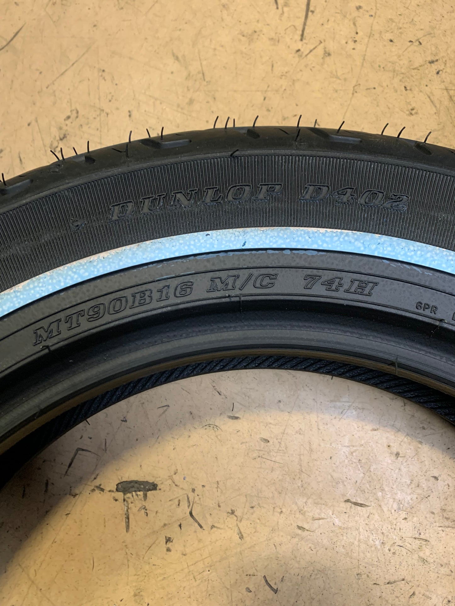 DUNLOP HARLEY DAVIDSON D402 NWW 90 16 74H FRONT MOTORCYCLE TIRE 45006847