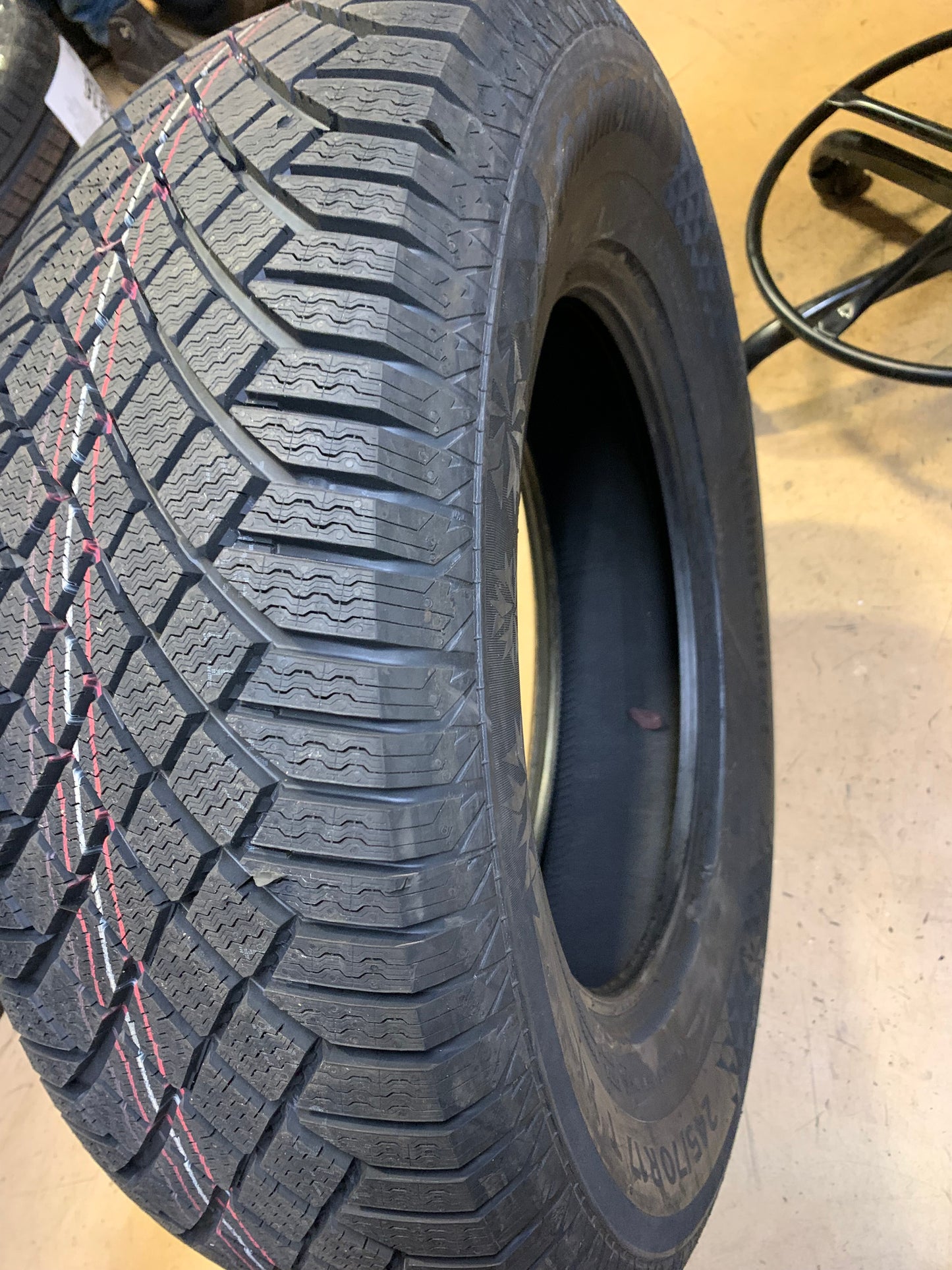 CONTINENTAL VIKINGCONTACT 7 BSW P 245 70 17 114T XL WINTER TIRE 04400510000