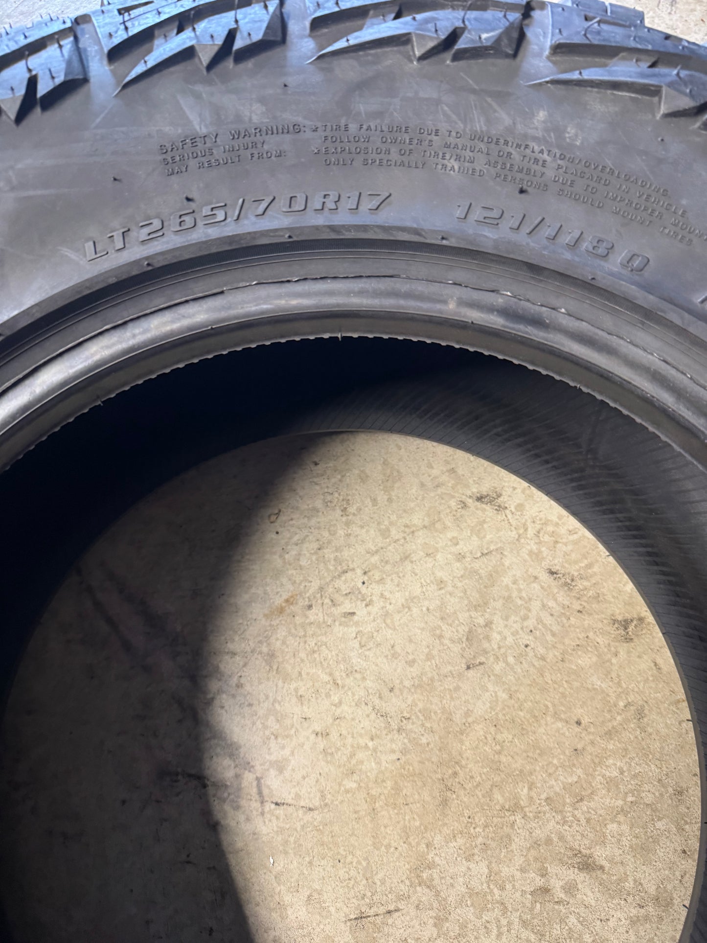 NOS KANATI MUD HOG M/T BSW LT 265 70 17 121/118Q 10PLY MUD TERRAIN TIRE L1726570E