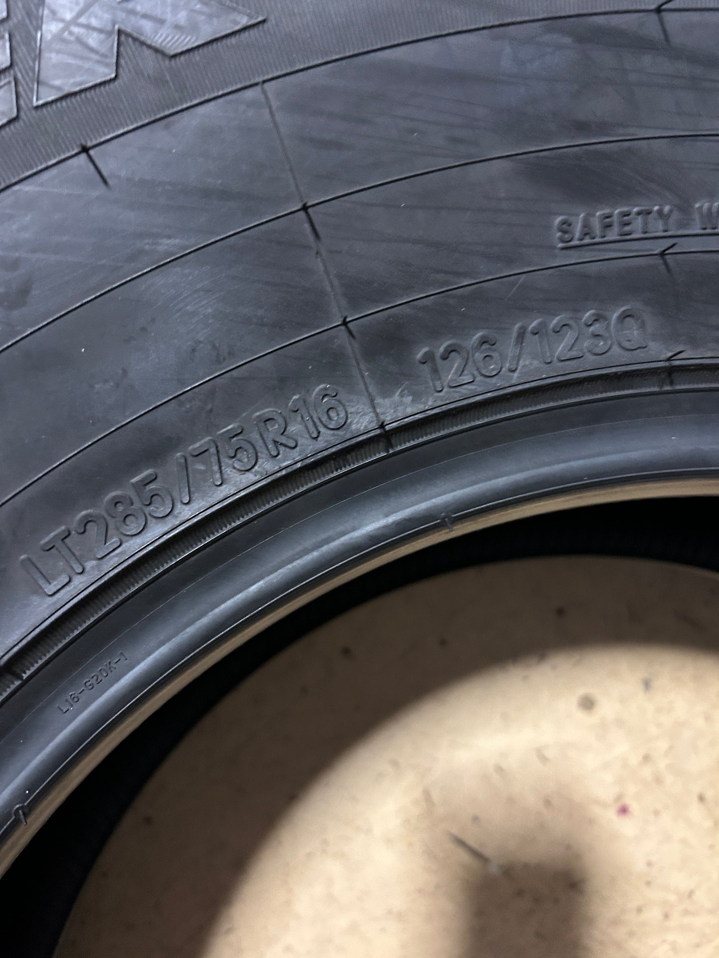 NOS ARCTIC CLAW WINTER WXI BSW LT 285 75 16 126/123Q 10PLY WINTER TIRE ARC65