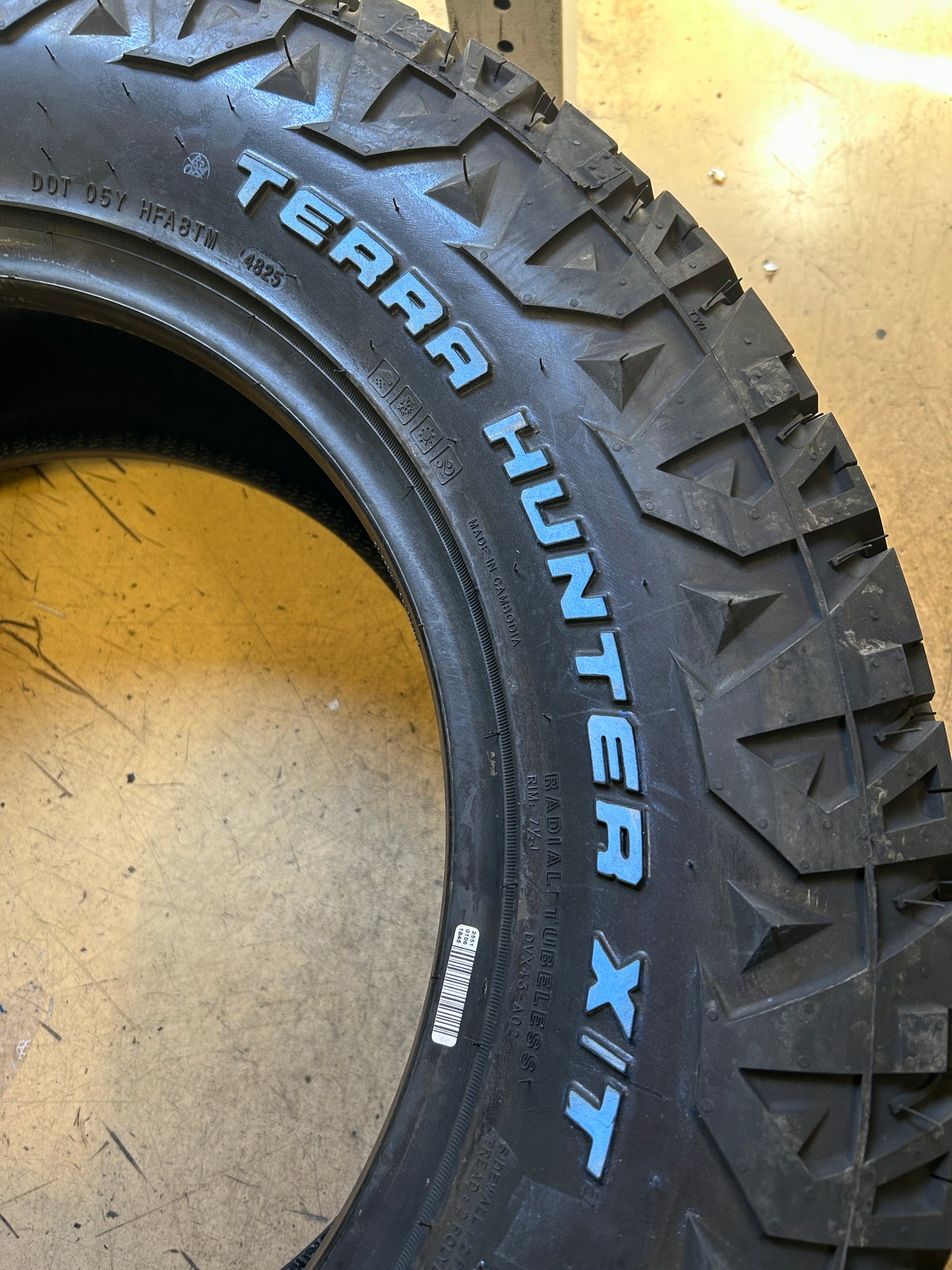 2 VENOM POWER TERRA HUNTER X/T2 RWL P 255 65 17 114T XL EXTREME TIRE VPXT254R