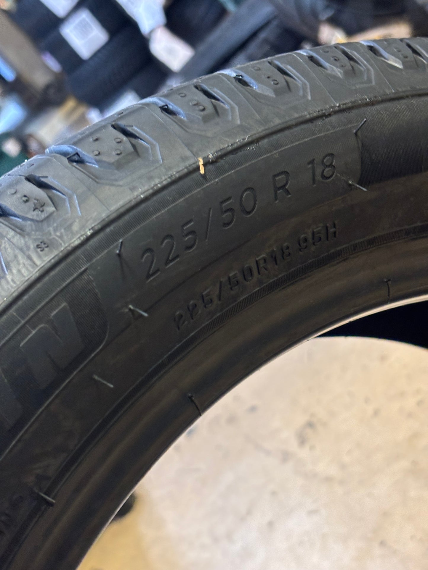 MICHELIN DEFENDER 2 BSW P 225 50 18 95H SL ALL SEASON TIRE 47584