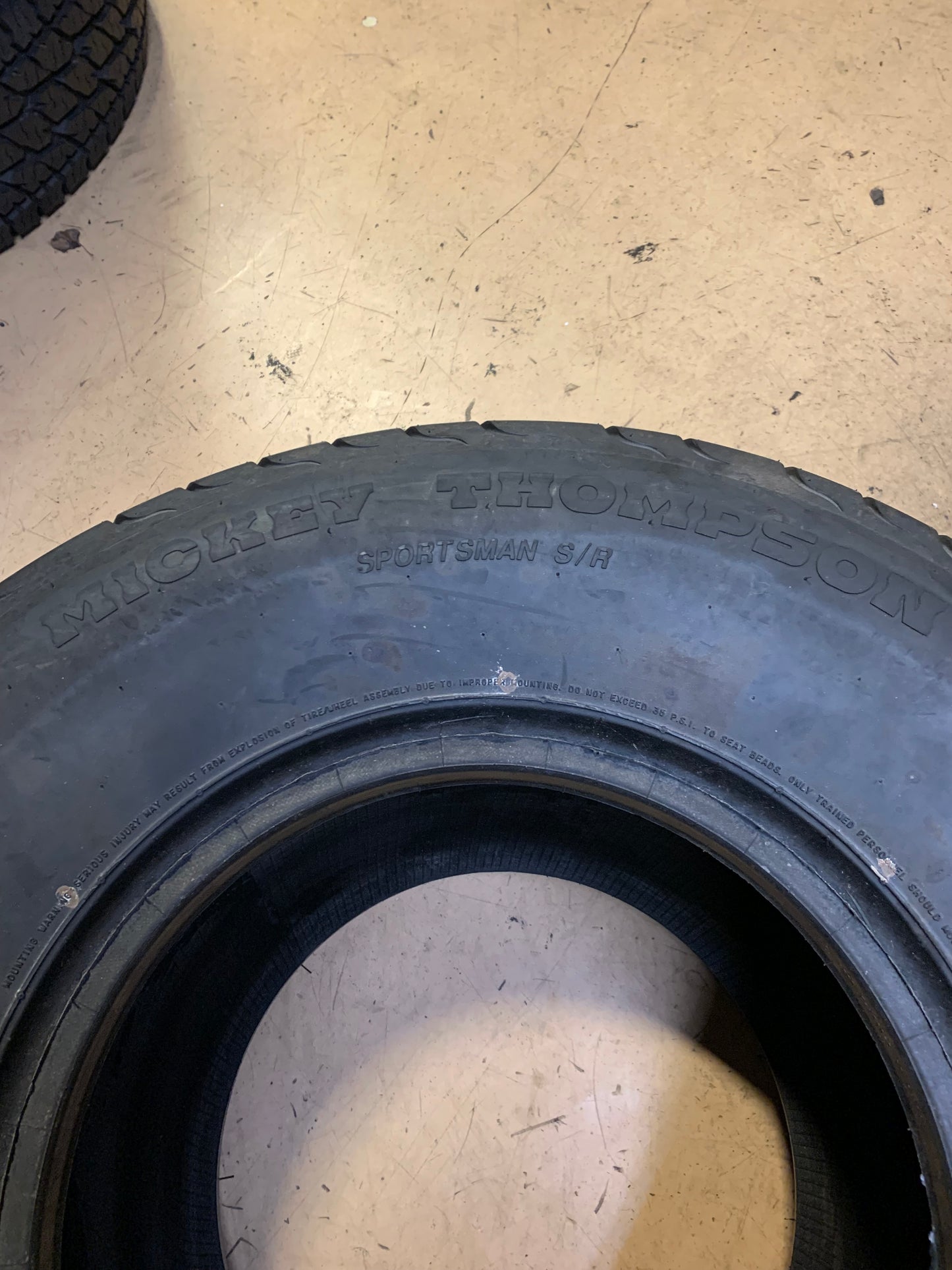 MICKEY THOMPSON SPORTSMAN S/R BSW P 31 16 15 105H 2PLY SUMMER TIRE 255672