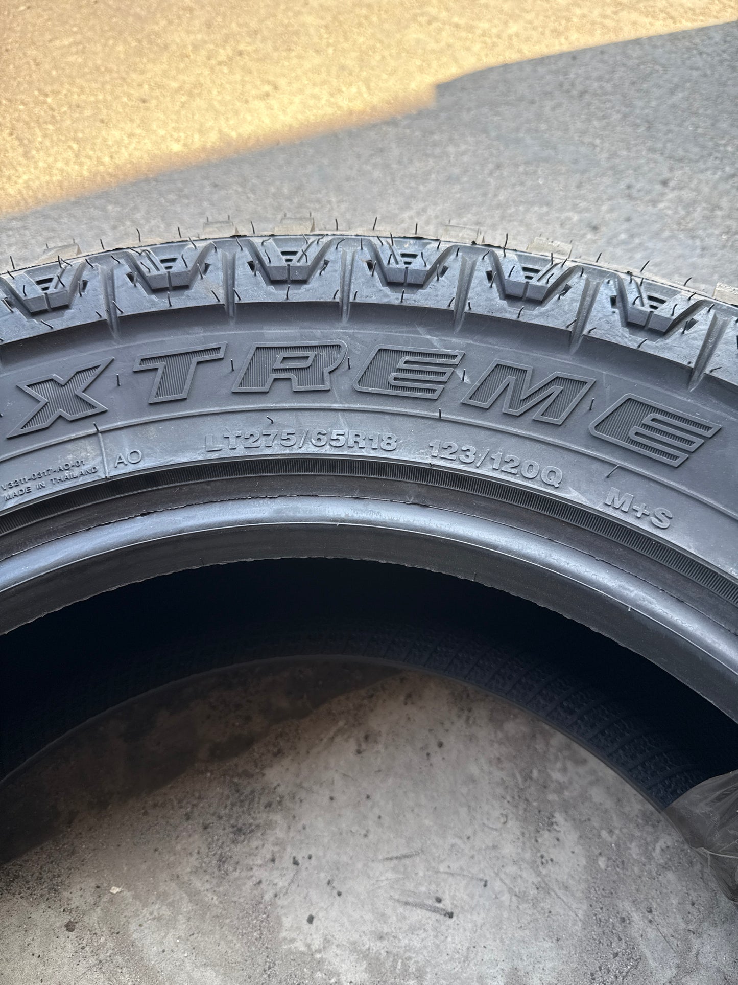 MUD CLAW EXTREME M/T BSW LT 275 65 18 123/120Q LRE 10 PLY MUD TERRAIN TIRE MCX40