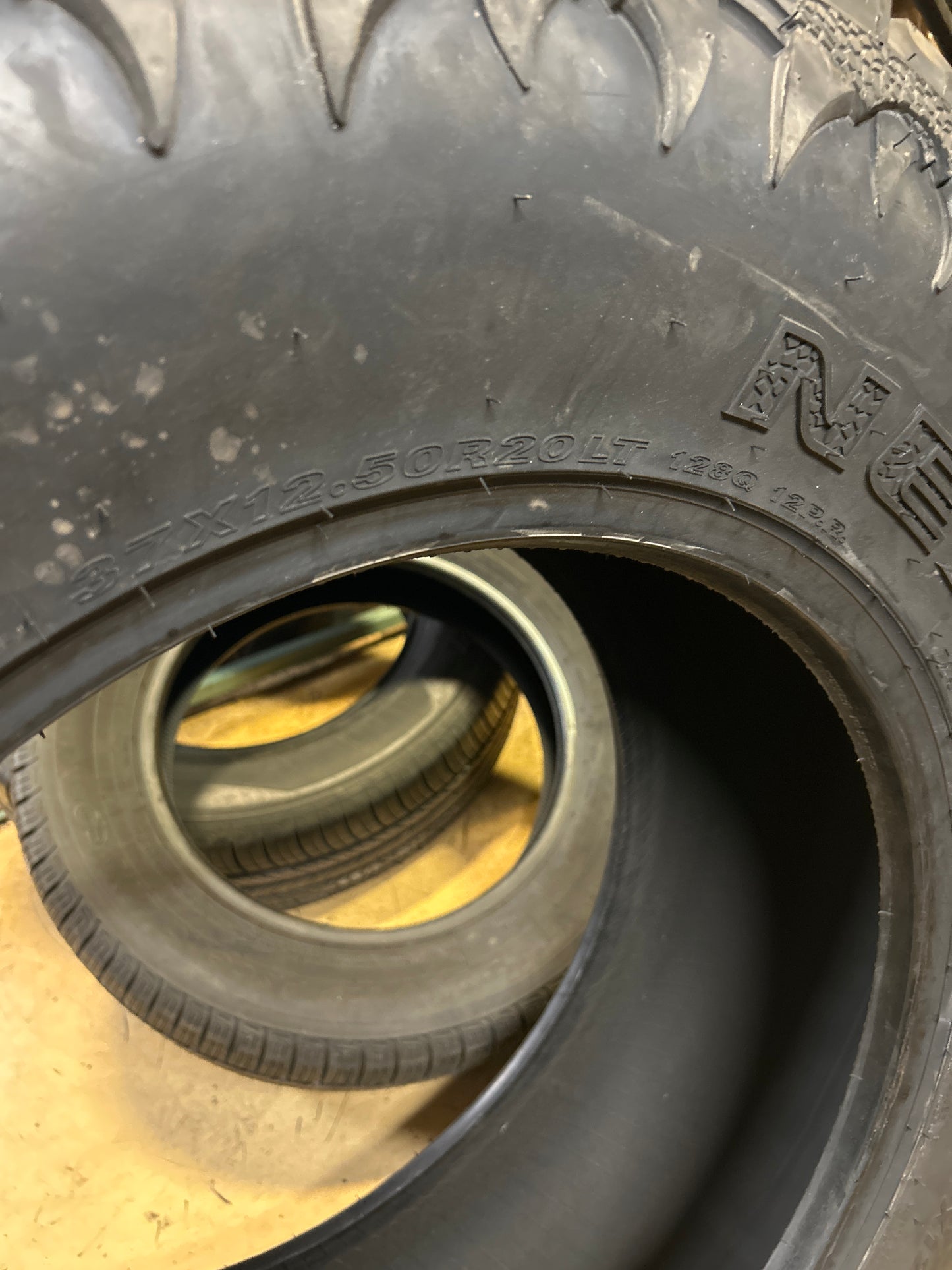 NEXEN ROADIAN MTX BSW LT37 12.5 20 128Q 12PLY MUD TIRE 16267NXK