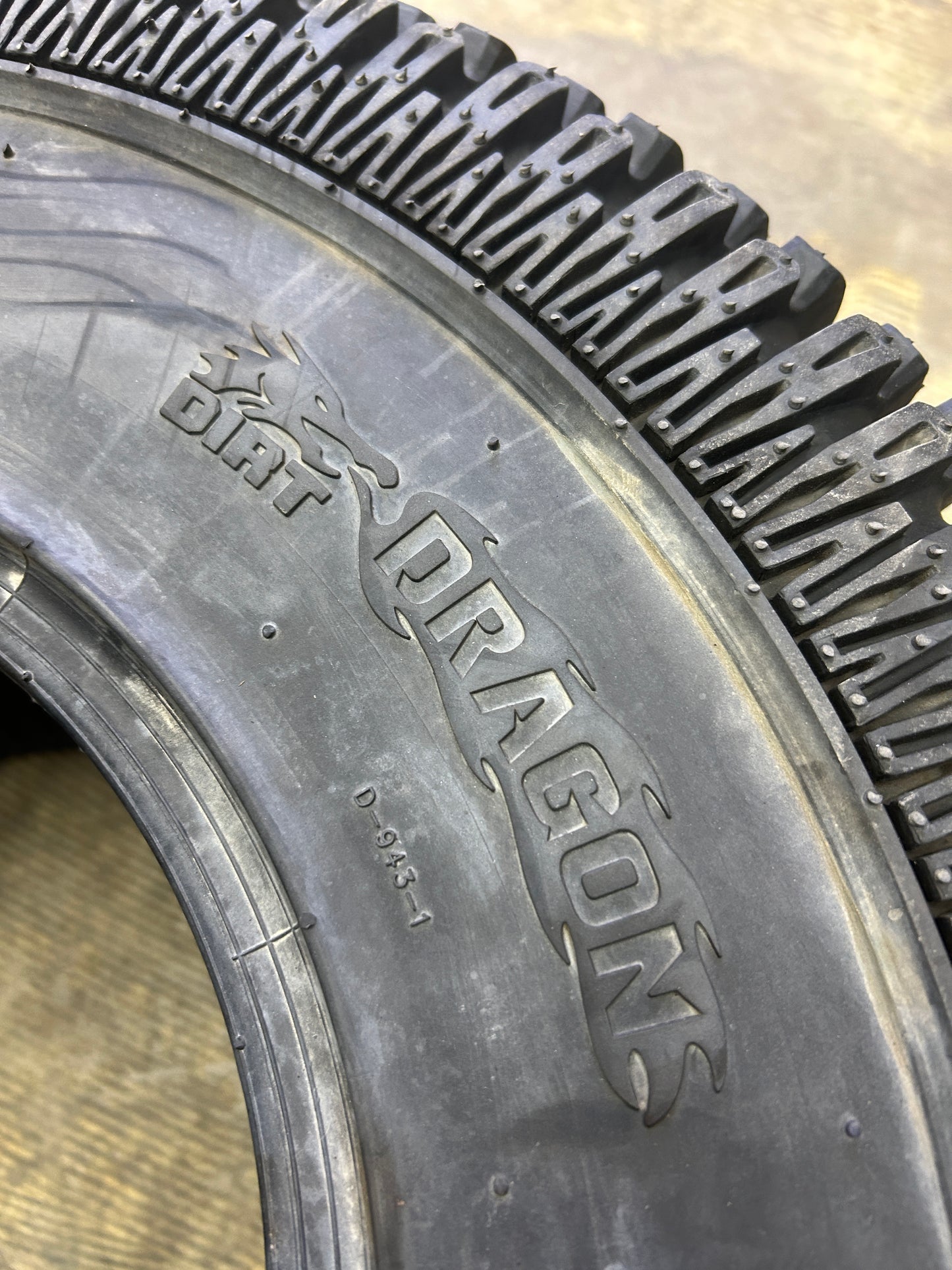 DEESTONE DIRT DRAGON D943 BSW AT 24 9.5 10 76F 4PLY ATV/UTV TIRE DS0350