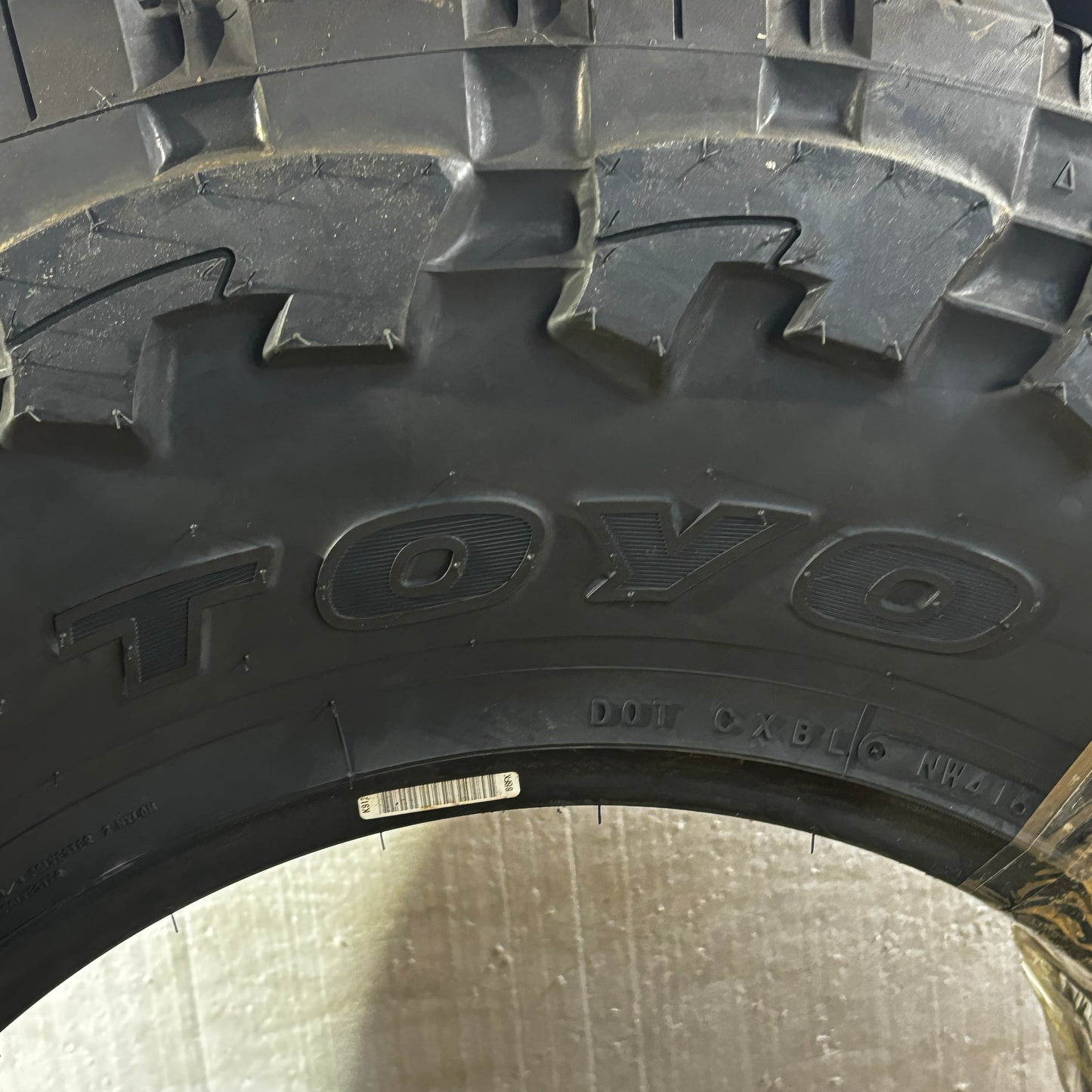 (KSL ONLY) TOYO OPEN COUNTRY MT LT 38 13.5 18 126Q LRD 8 PLY MUD TERRAIN TIRE 560380
