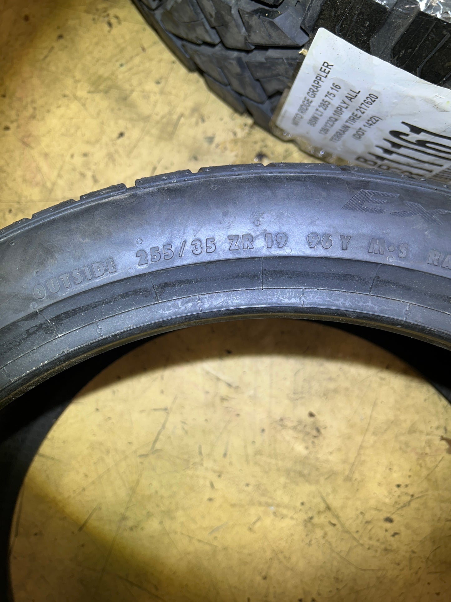 CONTINENTAL EXTREME CONTACT DWS 06 PLUS BSW P 255 35 19 96Y XL UHP TIRE 15573130000