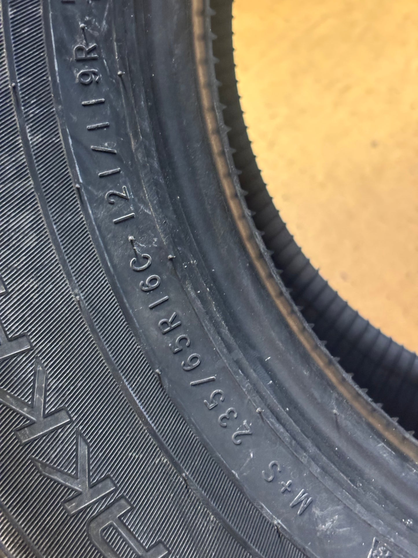 NOKIAN HAKKAPELIITTA C4 P 235 65 16C 121/119R 10PLY SNOW STUDDED TIRE TS32797