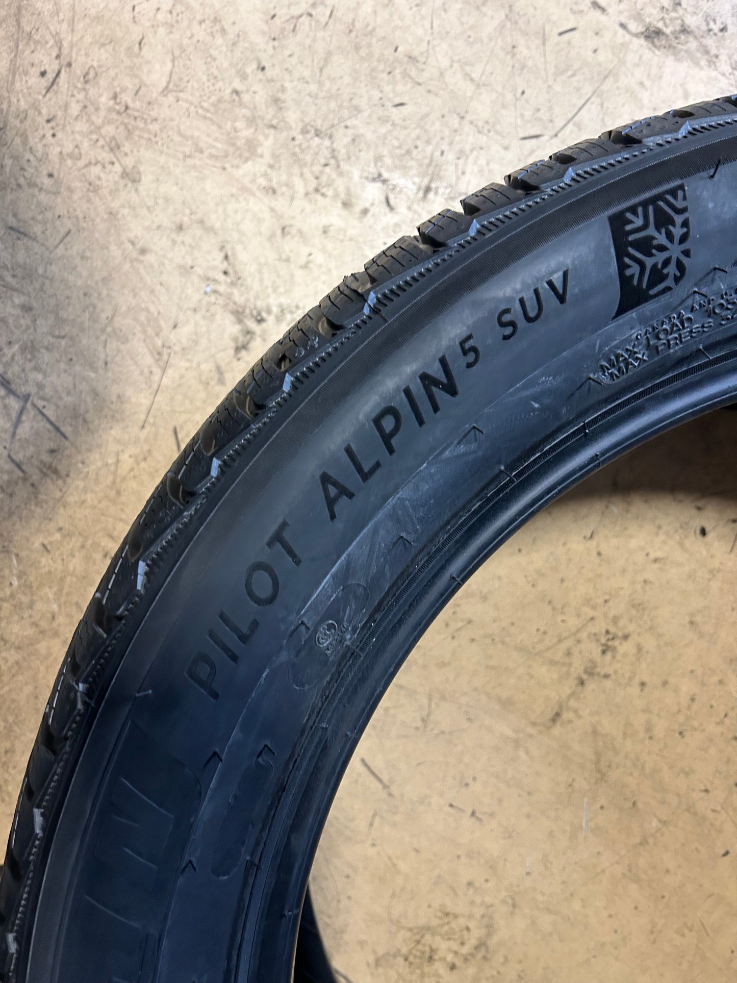 MICHELIN PILOT ALPIN 5 SUV BSW P 255 50 21 109H XL WINTER TIRE 44190