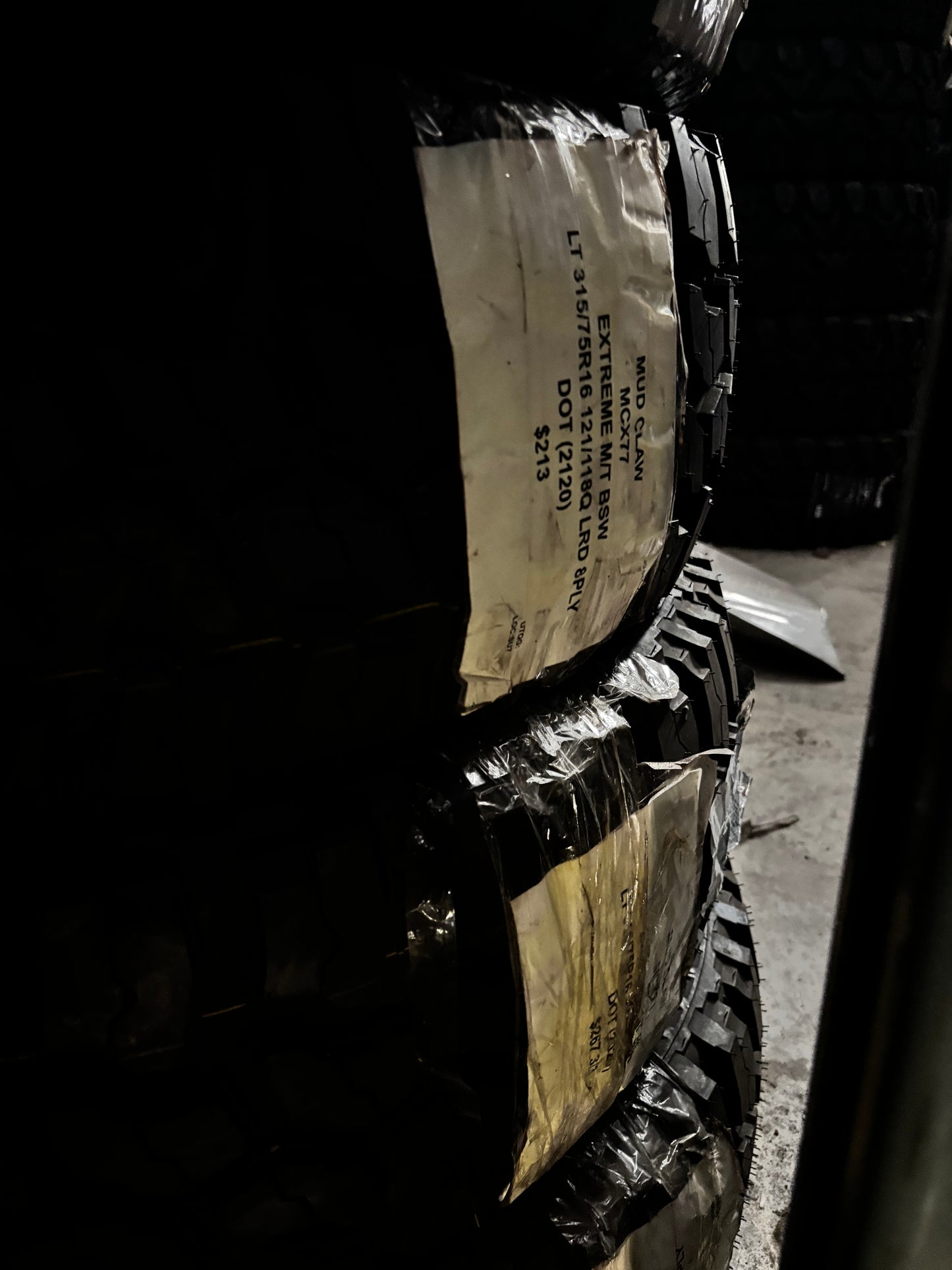 (TODO) MUD CLAW EXTREM MT LT 315 75 16 121/118Q LRD 8 PLY MUD TERRAIN TIRE MCX77