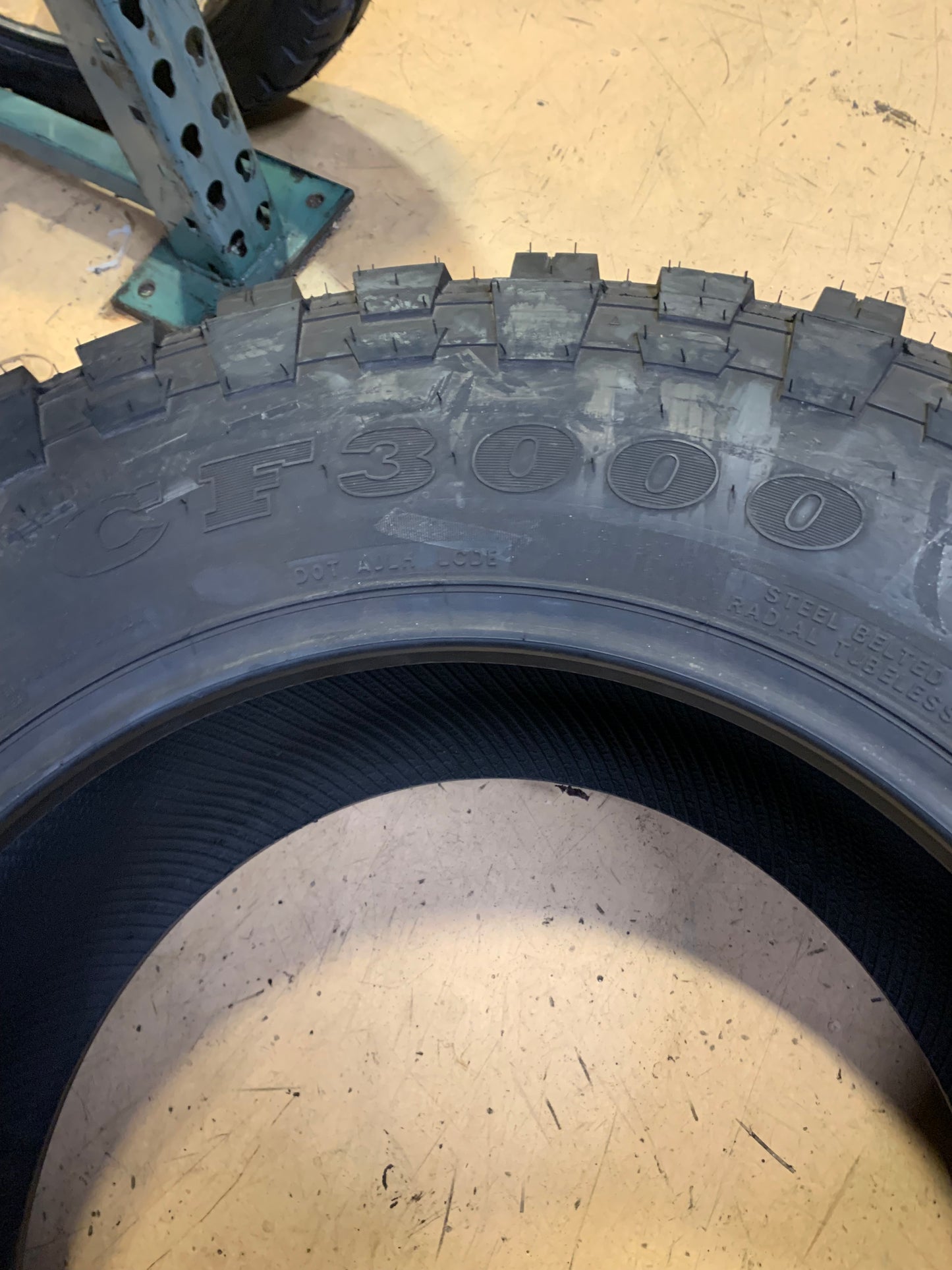 COMFORSER CF3000 BSW LT 37 13.5 20 127Q 10PLY MUD TERRAIN TIRE CF235