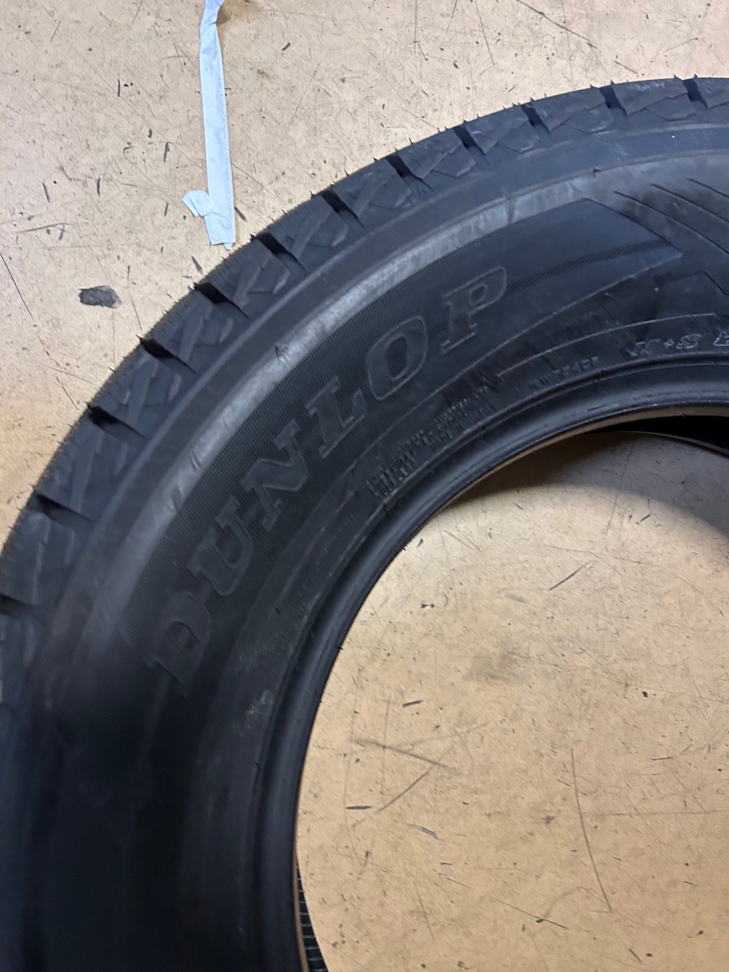 DUNLOP WINTER MAXX SJ8 BSW P 245 65 17 107R WINTER TIRE 290124110