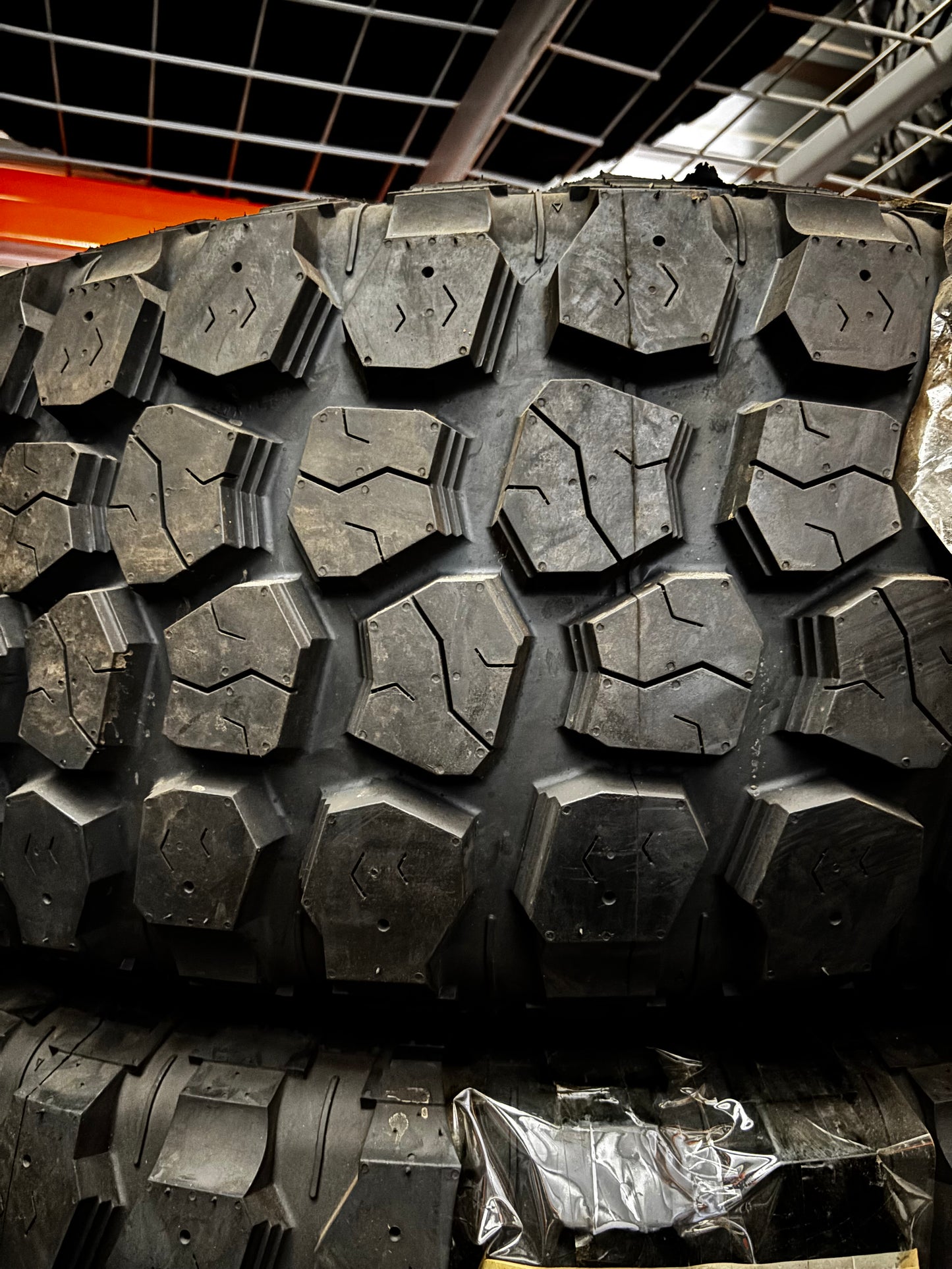 (TODO) IRONMAN ALL COUNTRY MT OWL LT 35 12.5 17 121Q LRF 12PLY MUD TERRAIN TIRE 98365
