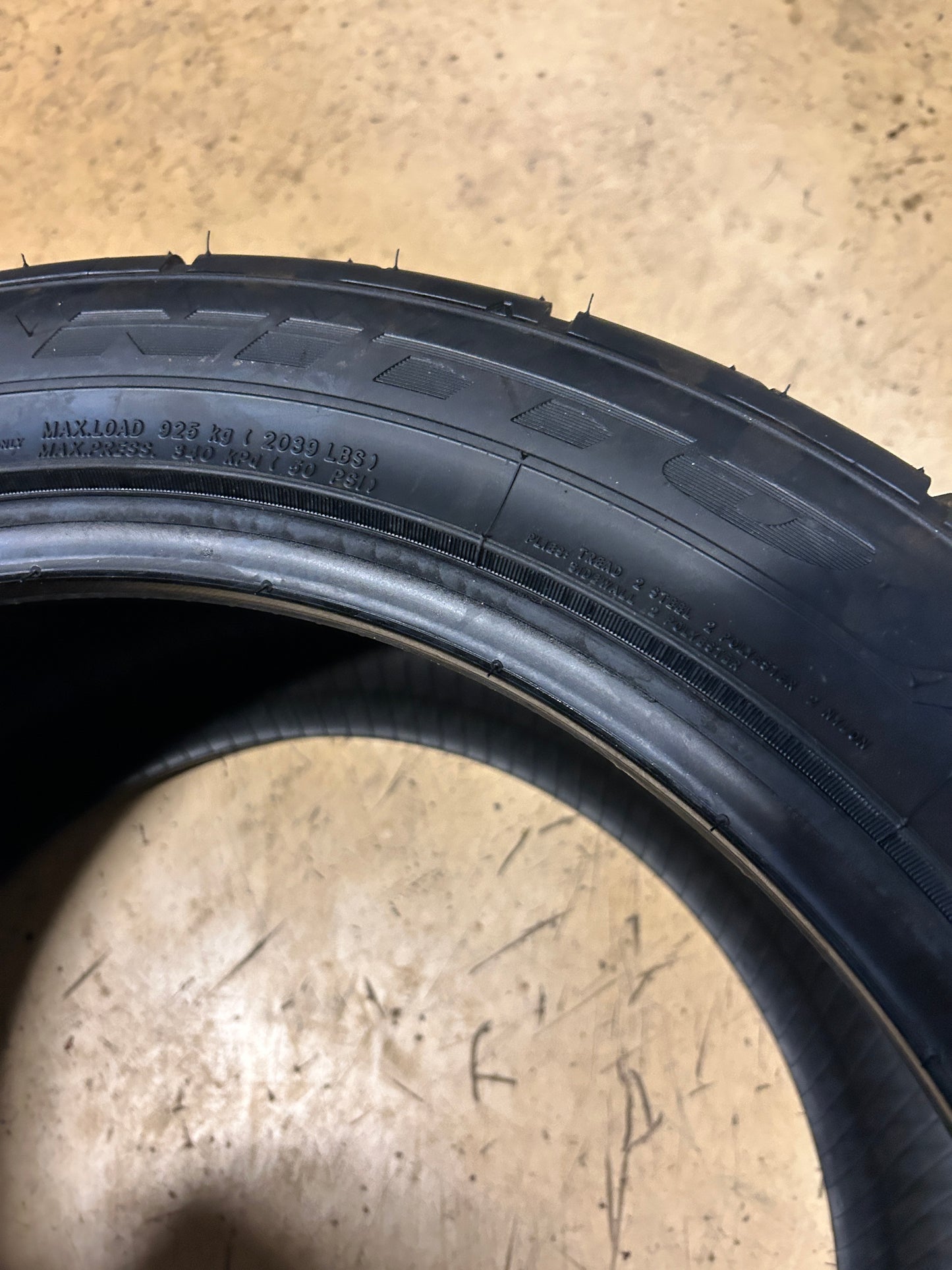 NITTO NT555 G2 BSW P 285 40 18 105W XL UHP TIRE 211330