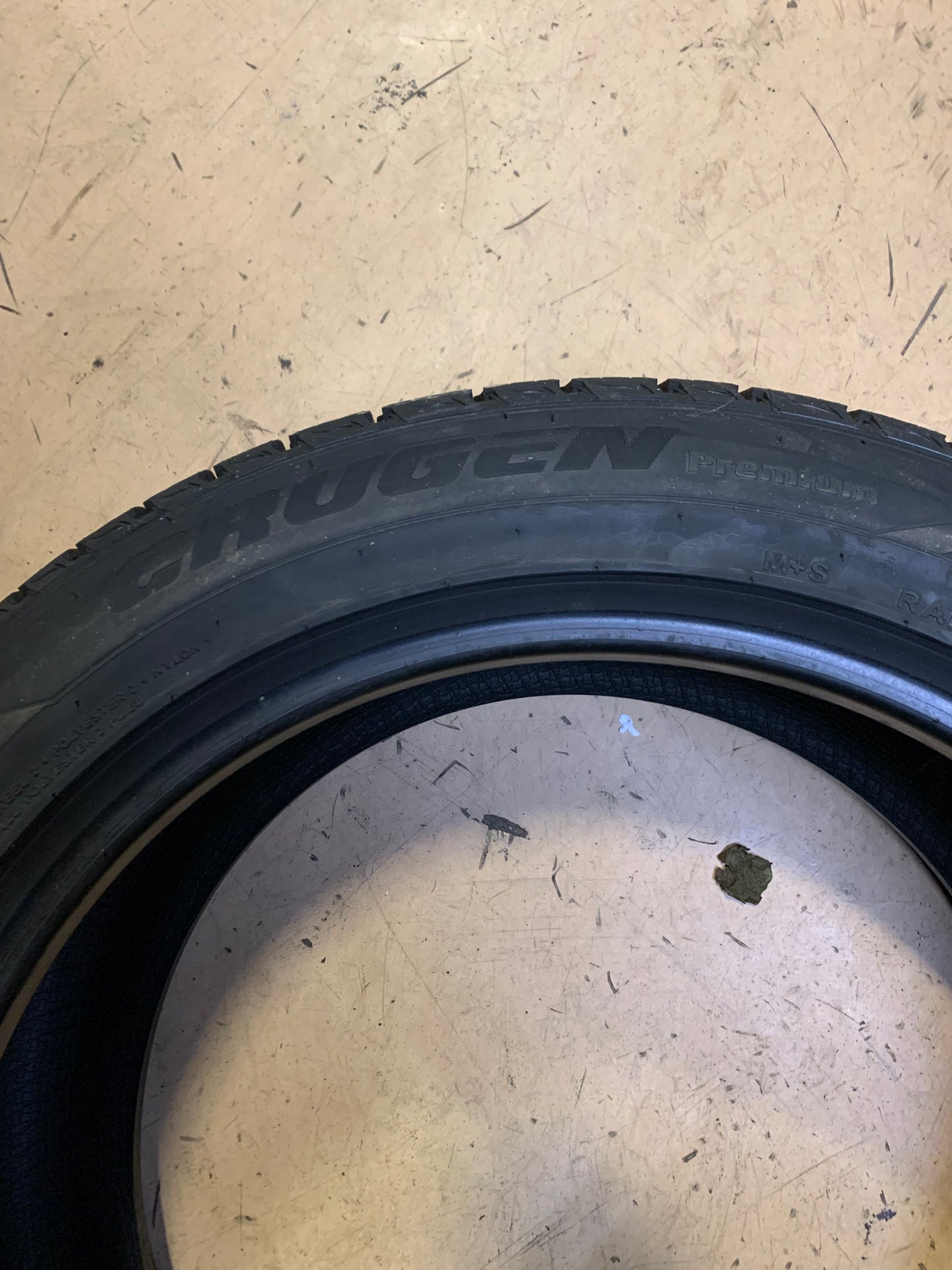 KUMHO CRUGEN PREMIUM KL33 BSW P 215 55 18 99V ALL SEASON TIRE 2207163