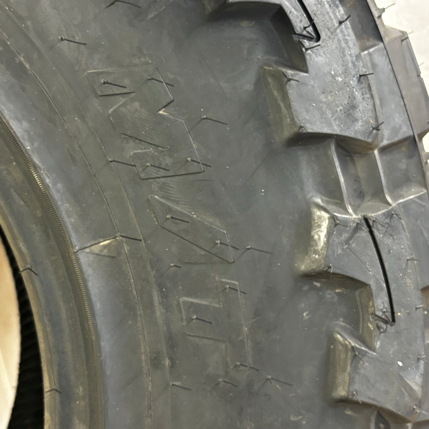 (KSL ONLY) TOYO OPEN COUNTRY MT LT 38 13.5 18 126Q LRD 8 PLY MUD TERRAIN TIRE 560380