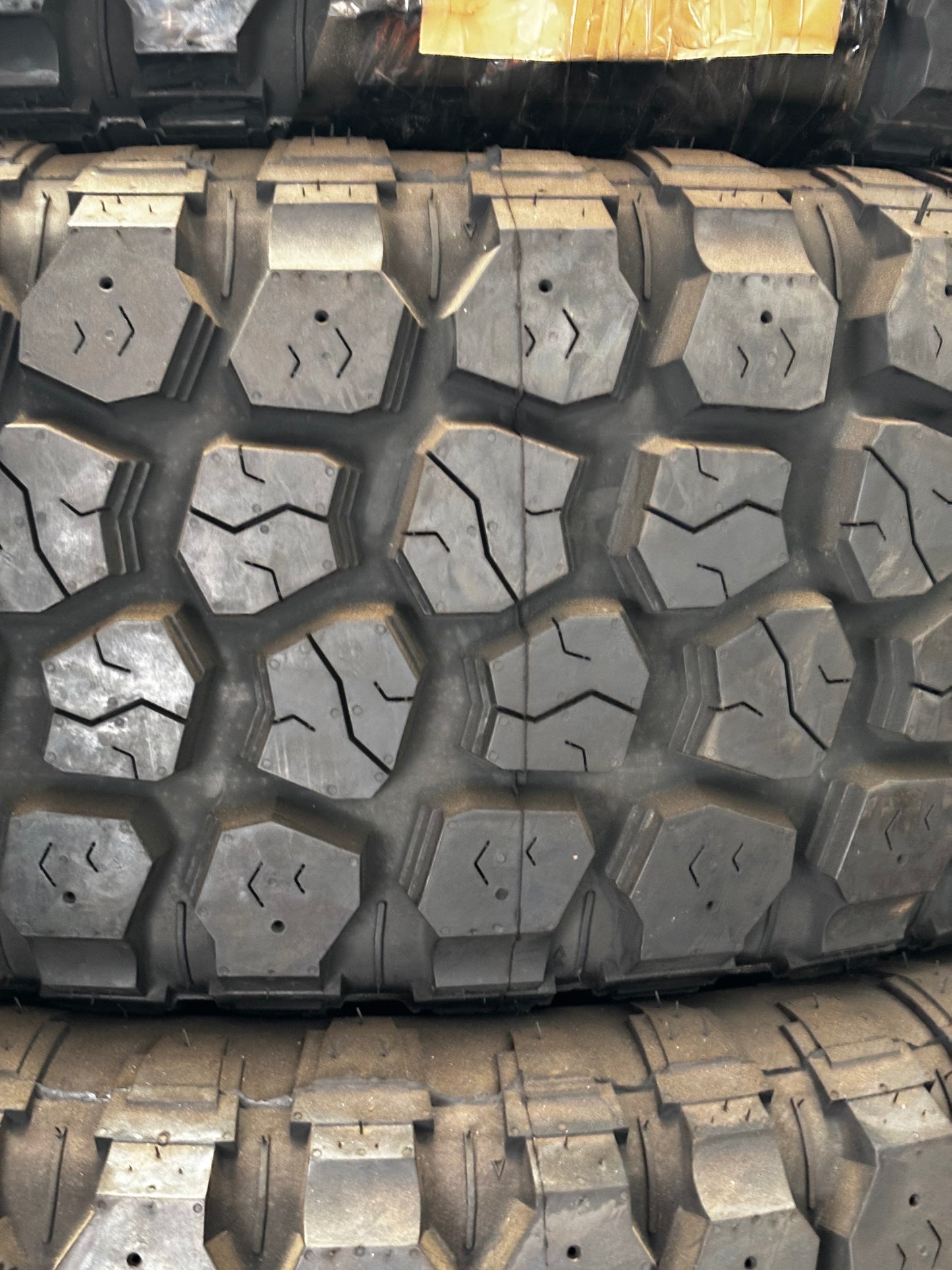 (TODO) IRONMAN ALL COUNTRY MT OWL LT 275 65 18 123/120Q LRE 10PLY MUD TERRRAIN TIRES