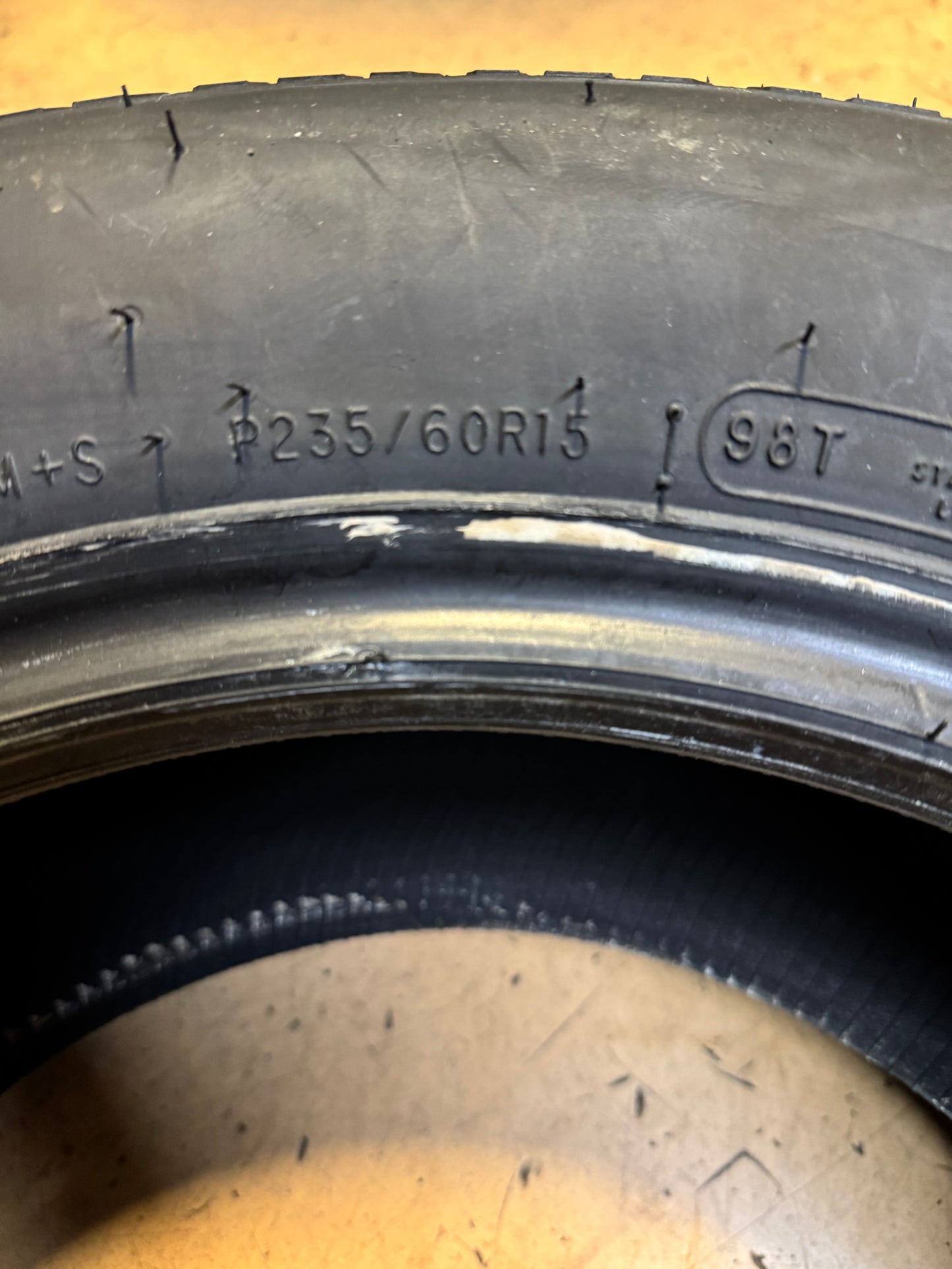 MICKEY THOMPSON SPORTSMAN S/T RADIAL RWL P 235 60 15 98T ALL SEASON TIRE 321001001