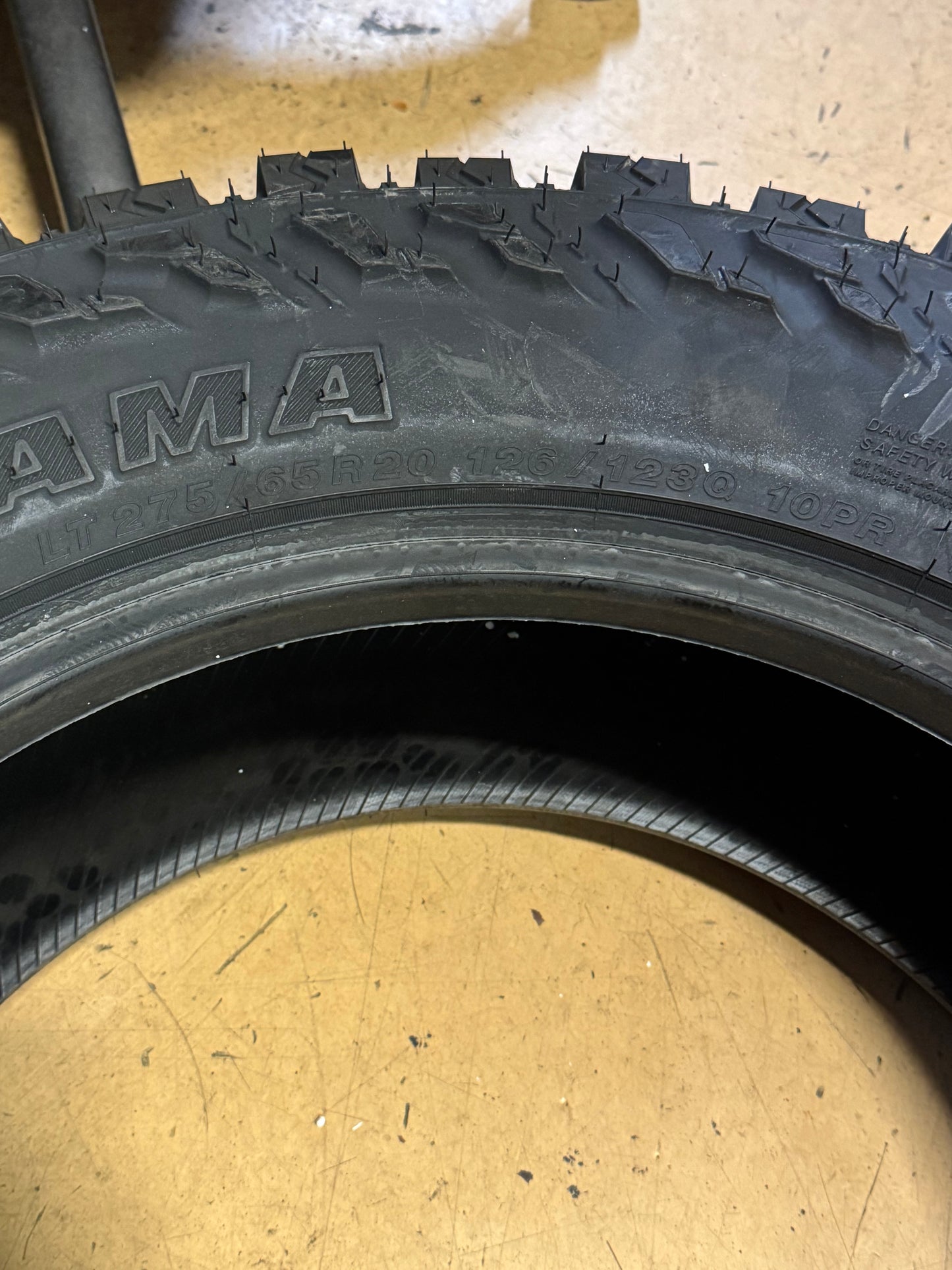 2 YOKOHAMA GEOLANDAR M/T G003 BSW LT 275 65 20 126/123Q MUD TERRAIN TIRE 110133335