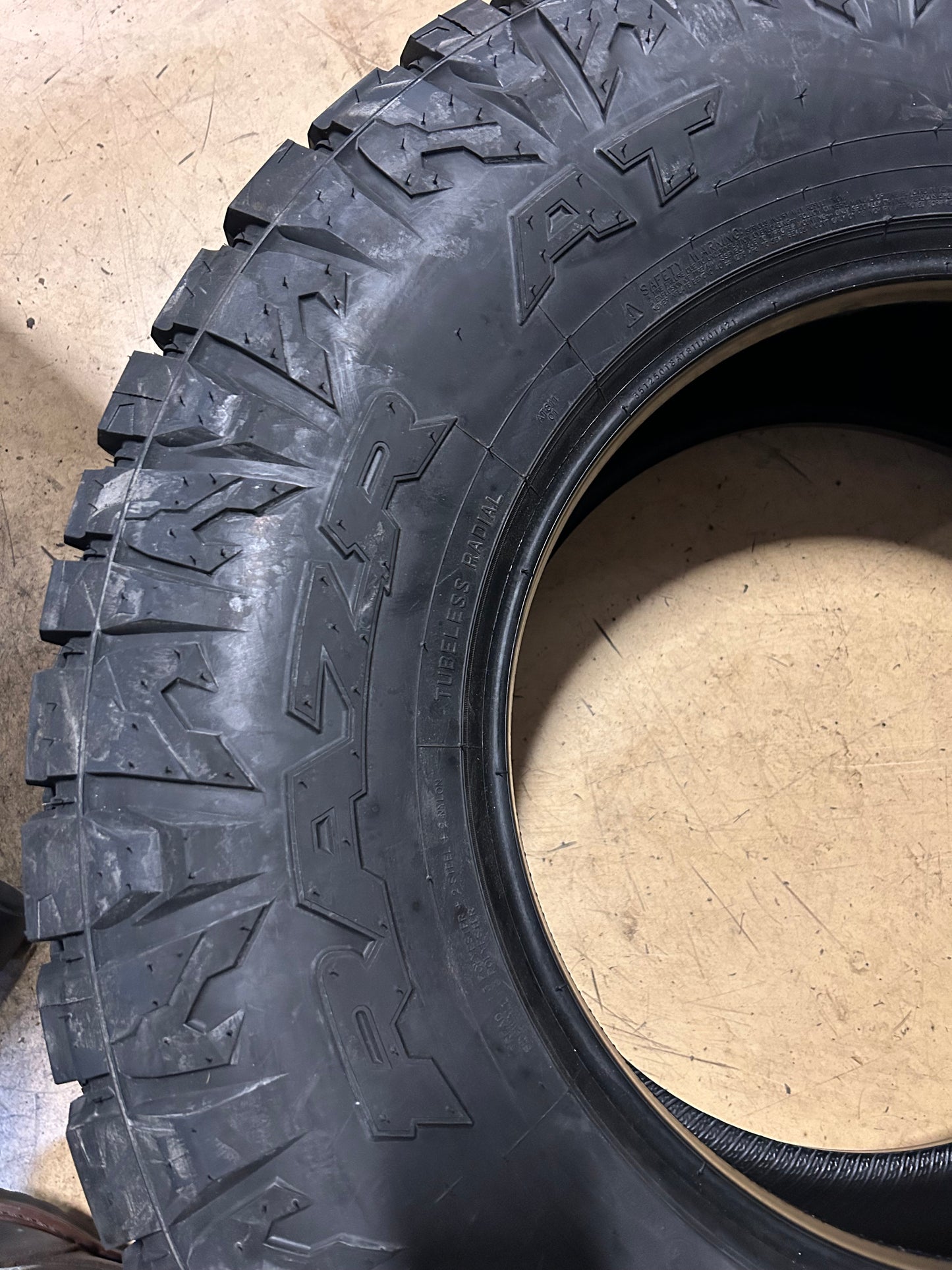 MAXXIS RAZR AT BSW LT 35 12.5 18 128Q 12PLY ALL TERRAIN TIRE TL00050100