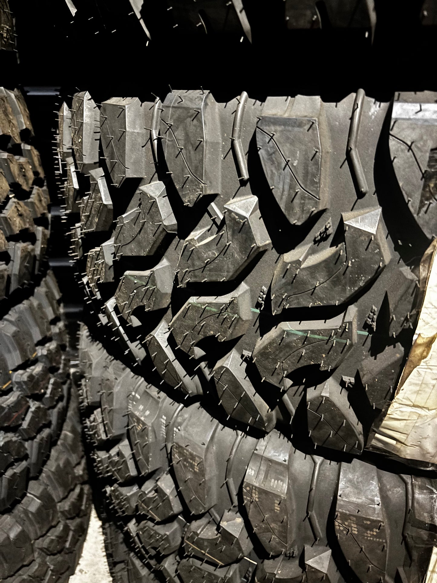 (TODO) 4 RADAR RENAGADE R7 MT OWL LT 35 12.5 17 125Q LRE 10 PLY MID TERRAIN TIRES RZD0010