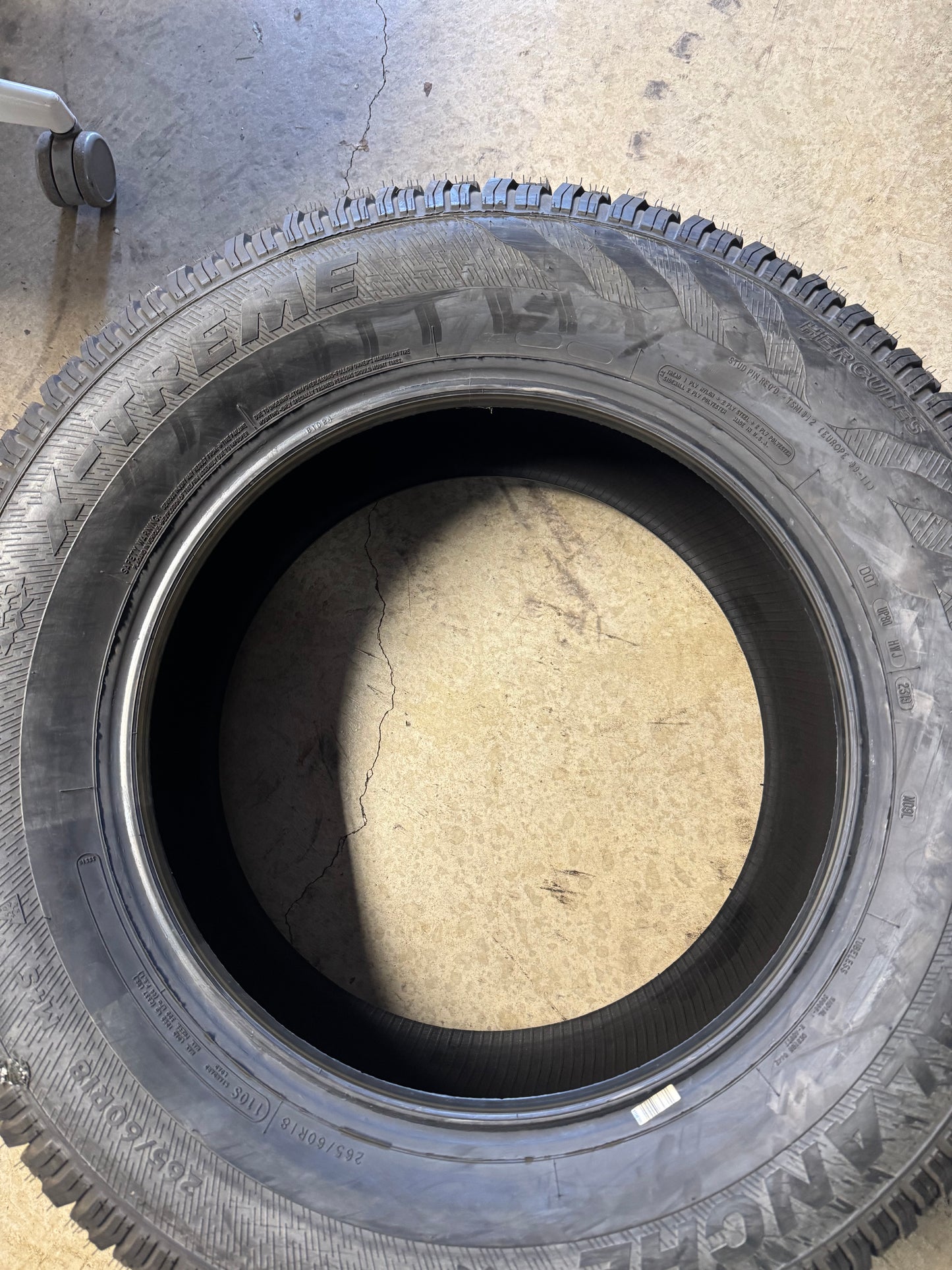 NOS HERCULES AVALANCHE X-TREME BSW P 265 60 18 110S WINTER TIRE 01184