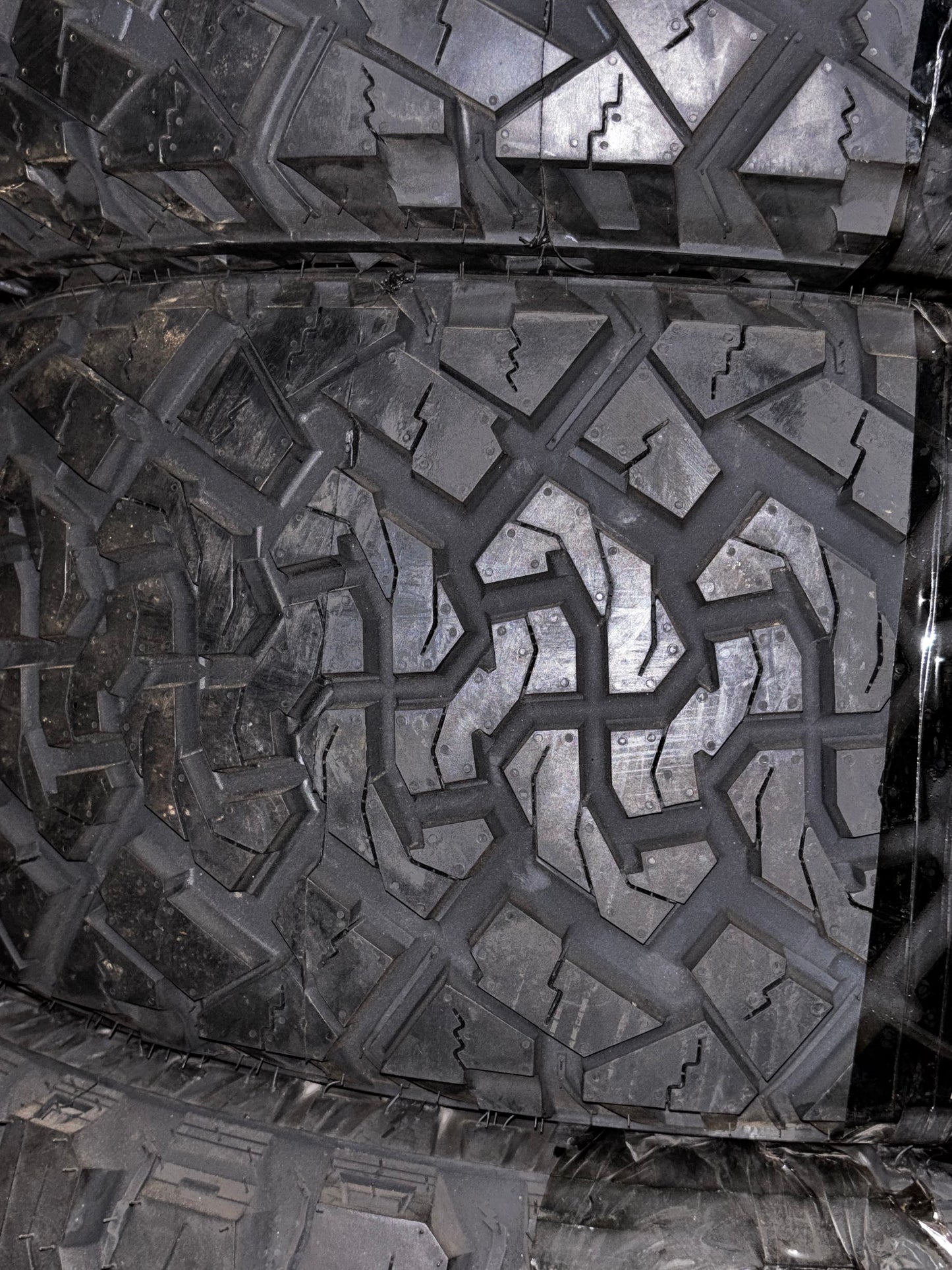 (TODO) VENOM POWER TERRA HUNTER XT LT 286 50 20 119/116S LRE 10 PLY ALL TERRAIN TIRES TVPXT21