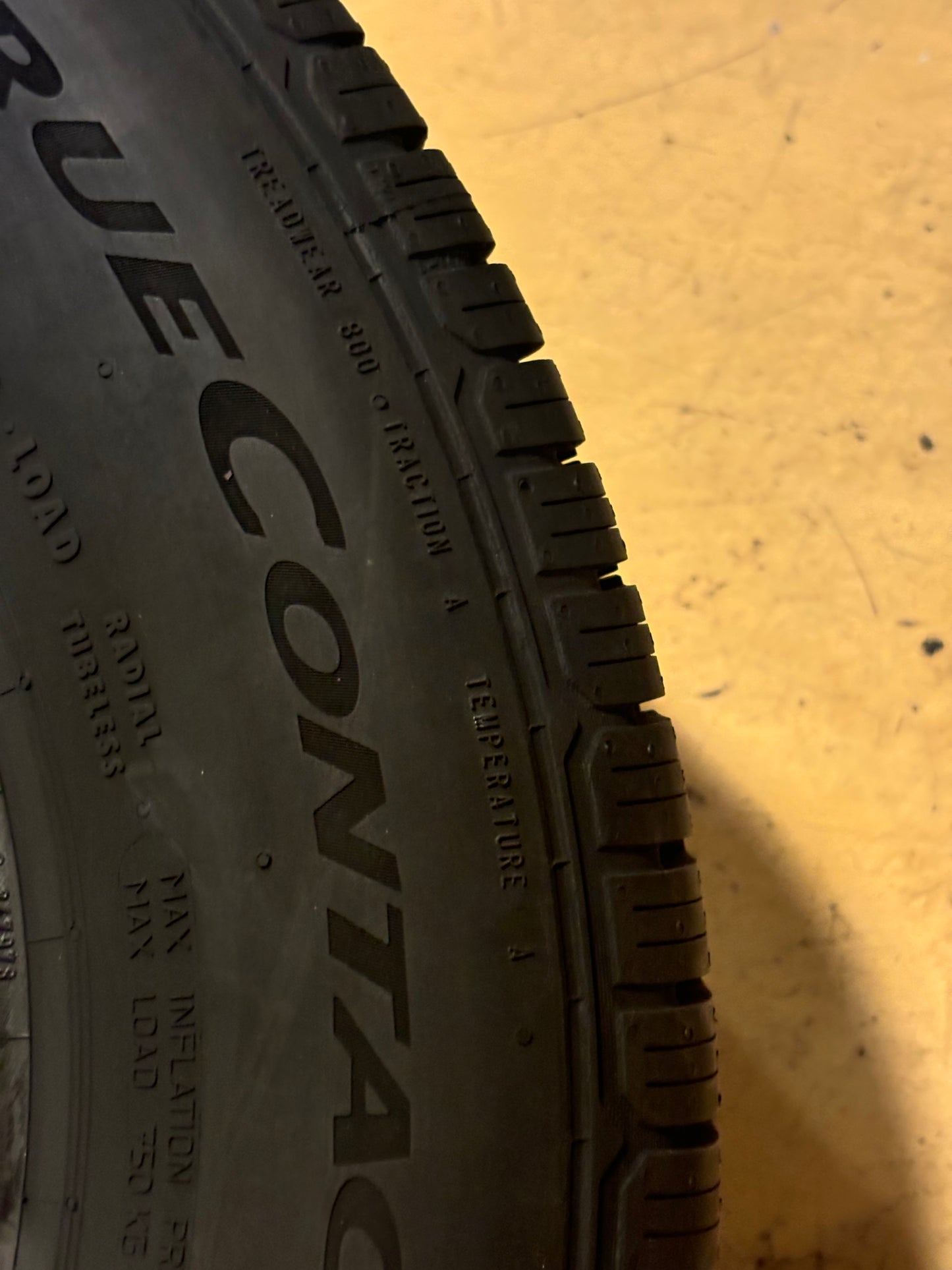 CONTINENTAL TRUE CONTACT TOUR P 215 65 16 98H SL ALL SEASON TIRE 15496980000