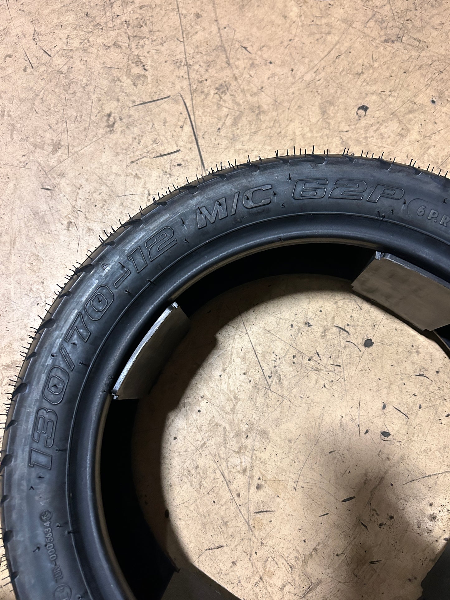 SHINKO 723 BSW 130 70 12 62P REAR SCOOTER TIRE 874500