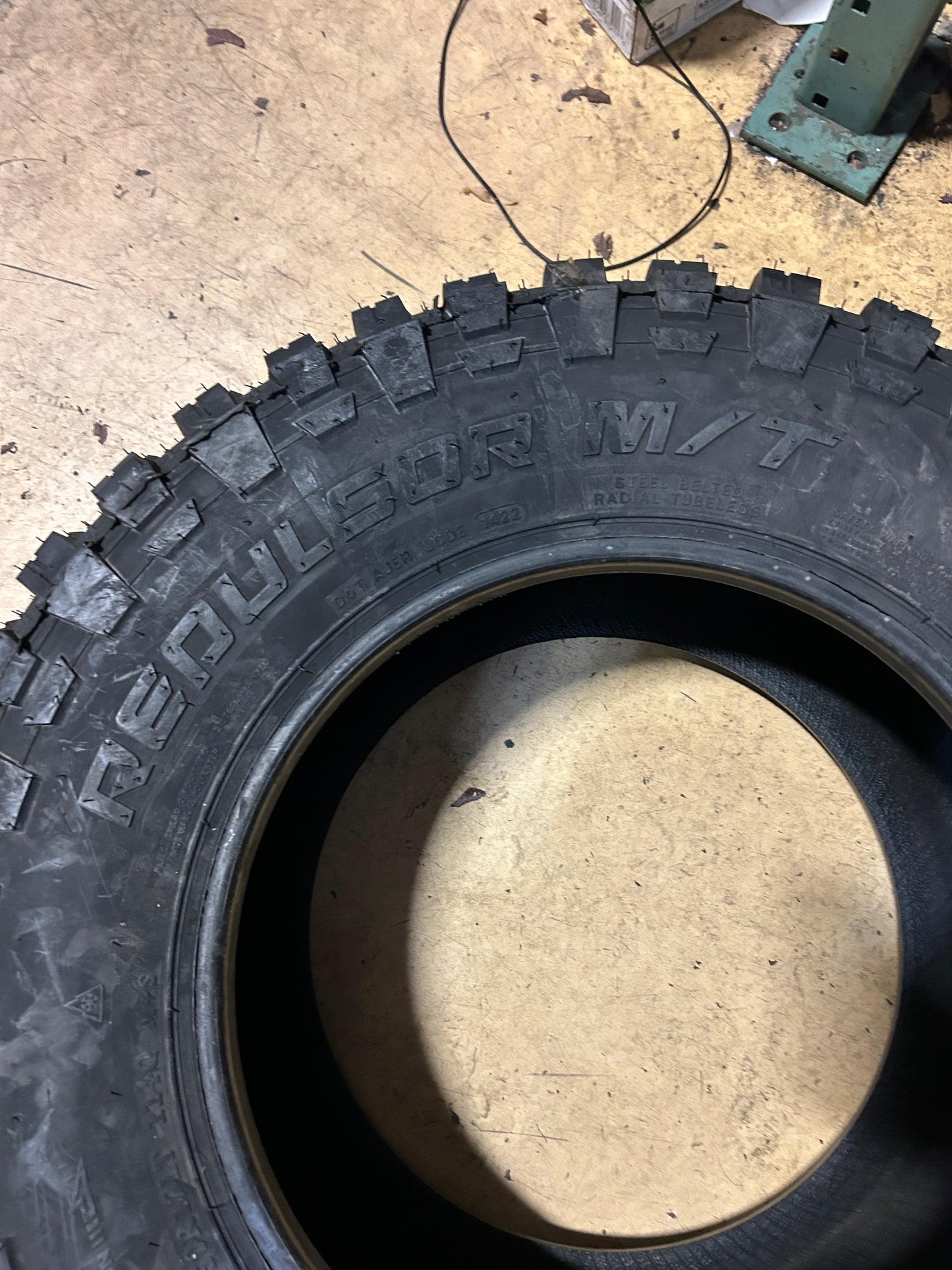 ROLLING BIG POWER REPULSOR M/T BSW LT 33 12.5 17 114Q 8PLY MUD TIRE RBPMT17125010