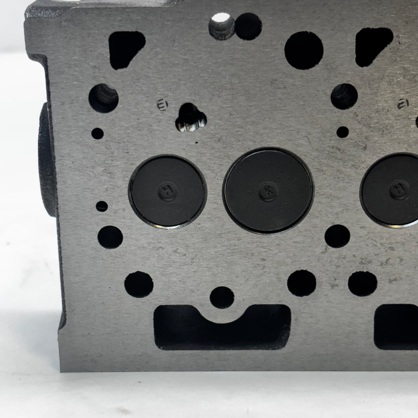 D902 COMPLETE CYLINDER HEAD WITH VALVES SPRING FOR KUBOTA D902