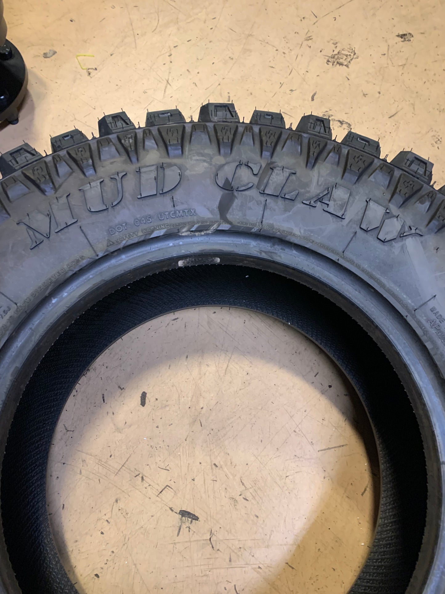 MUD CLAW COMP MTX BSW LT 265 75 16 123/120Q LRE 10 PLY MUD TERRAIN TIRE 1192406763