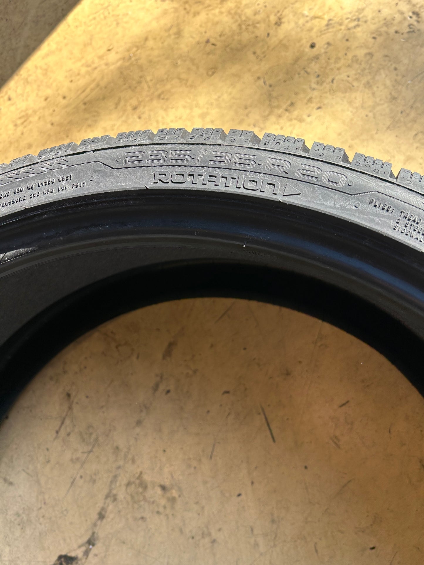 4 NOKIAN HAKKAPELIITTA R5 EV BSW P 235 35 20 92T XL WINTER TIRE TF00018