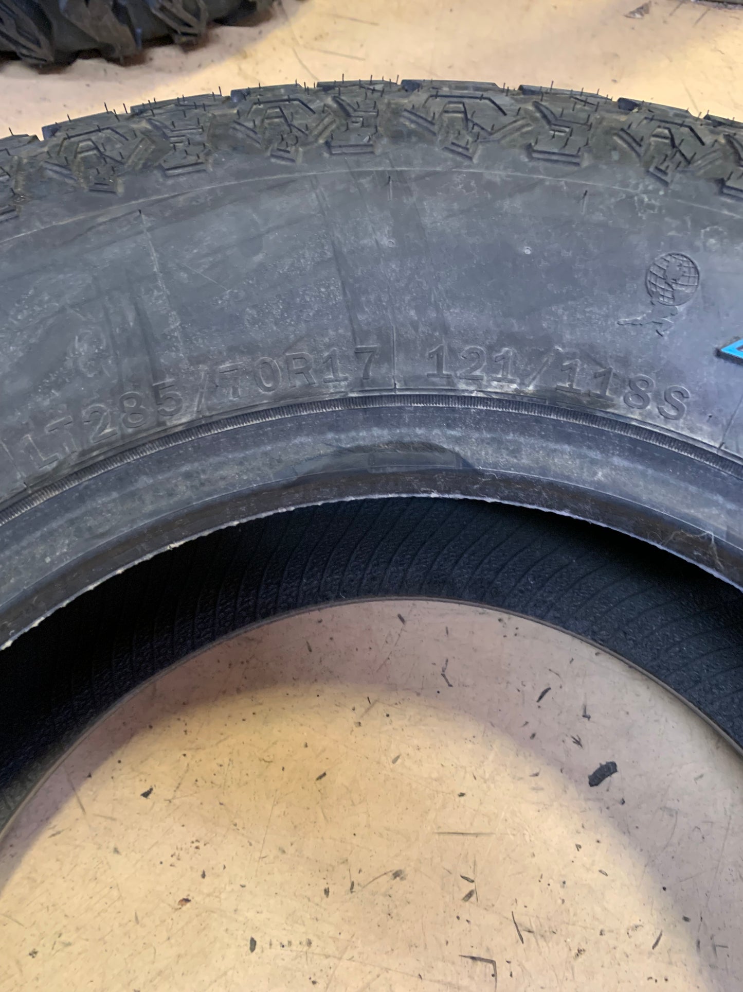 ATLAS PARALLER A/T OWL LT 285 70 17 121/118S 10PLY ALL TERRAIN TIRE 221023131