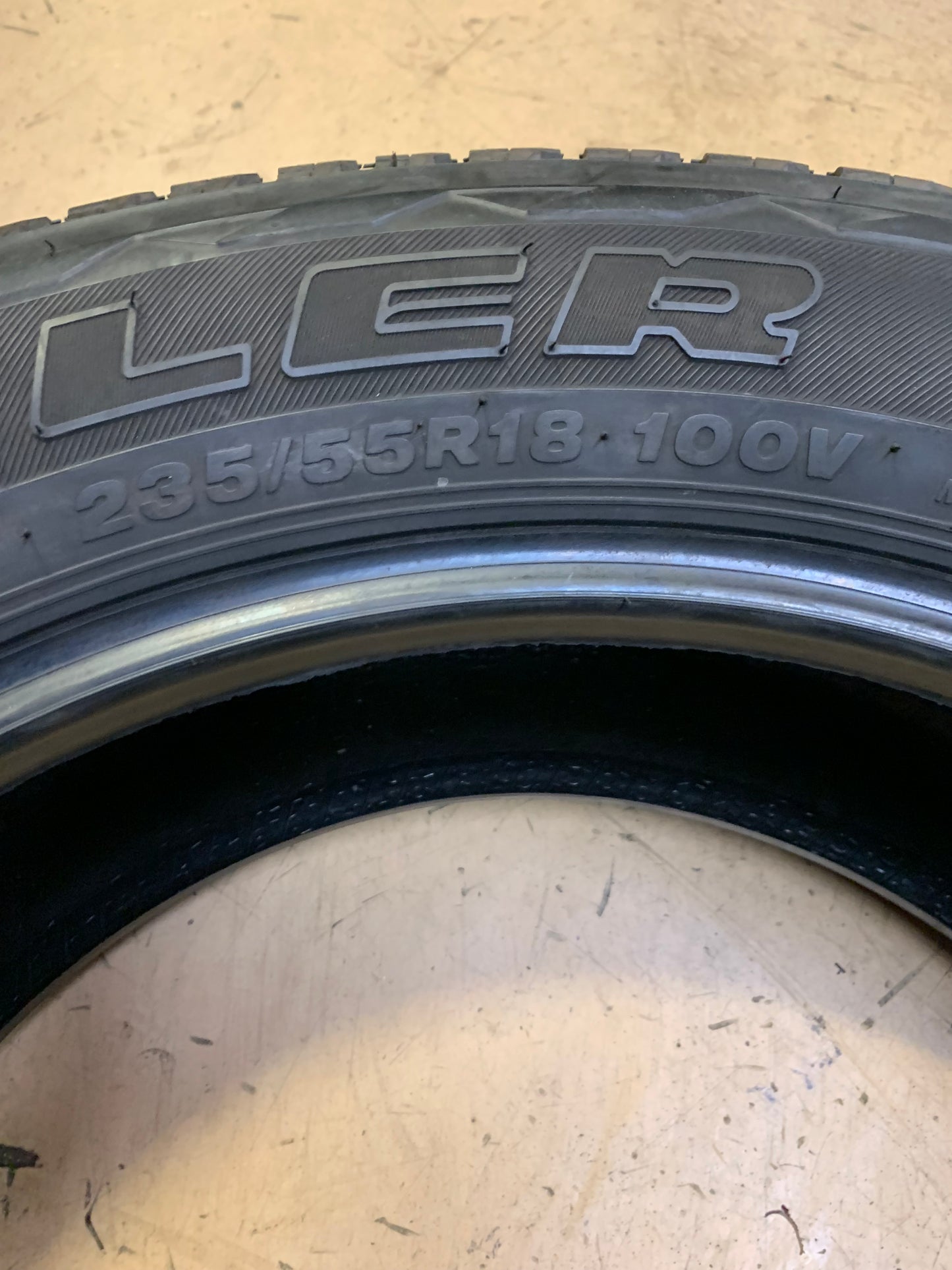 USED 11/32 OF 11/32 BRIDGESTONE DUELER HL ALENZA PLUS P 235 55 18 100V LRB ALL SEASON TIRE 000455