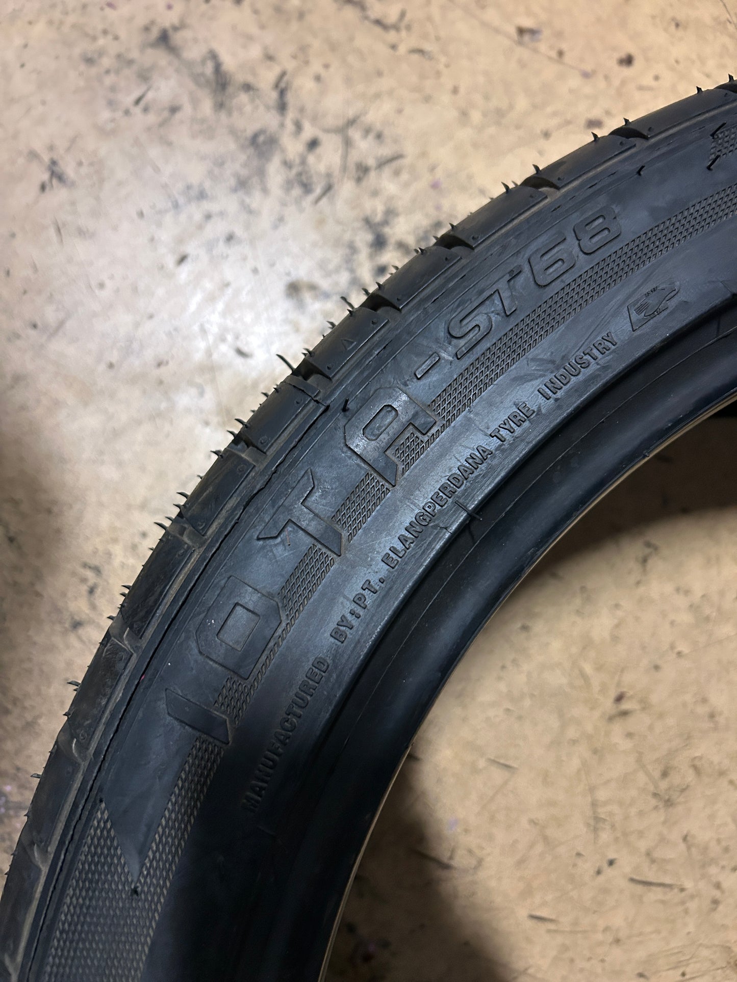 NOS ACCELERA IOTA ST68 BSW P 255 40 21 102V XL ALL SEASON TIRE 1200043167