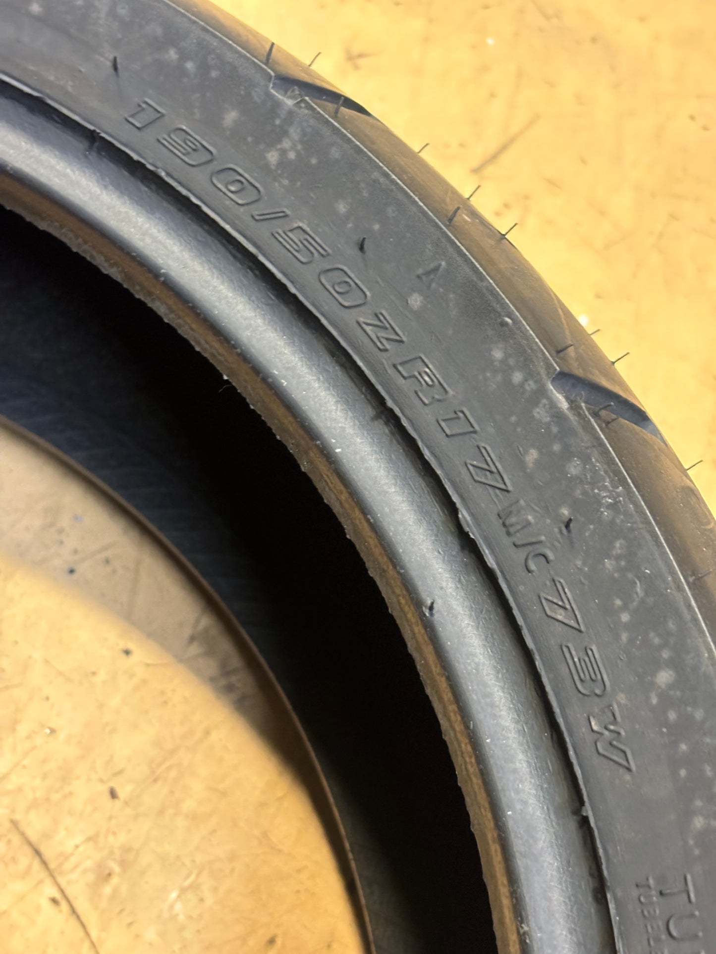 SHINKO R003RR STEALTH BSW 190 50 17 73W REAR MOTORCYCLE TIRE 87-4008