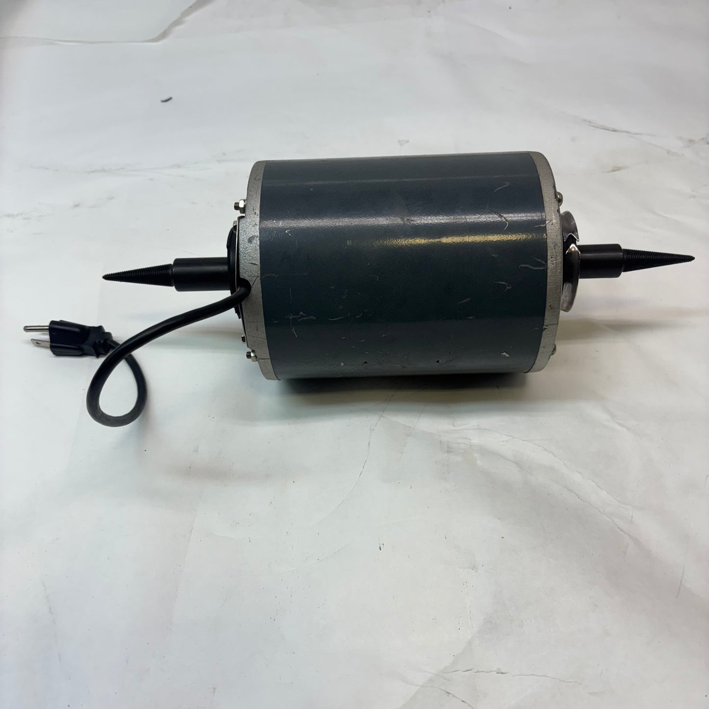 GROBET USA DOUBLE SPINDLE 1/2 HP POLISHING MOTOR 50/60HZ 3450RPM 110V 47.2026