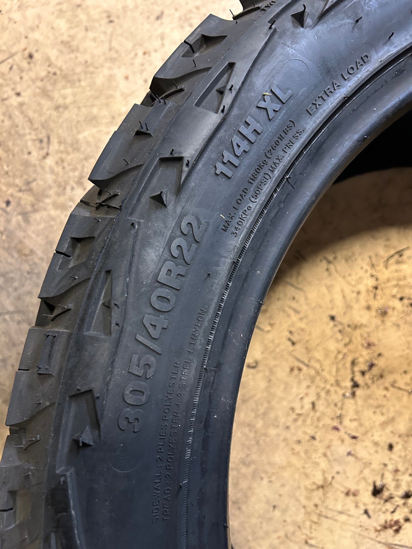 VENOM POWER TERRA HUNTER X/T P 305 40 22 114H XL RUGGED TERRAIN TIRE TVPXT22