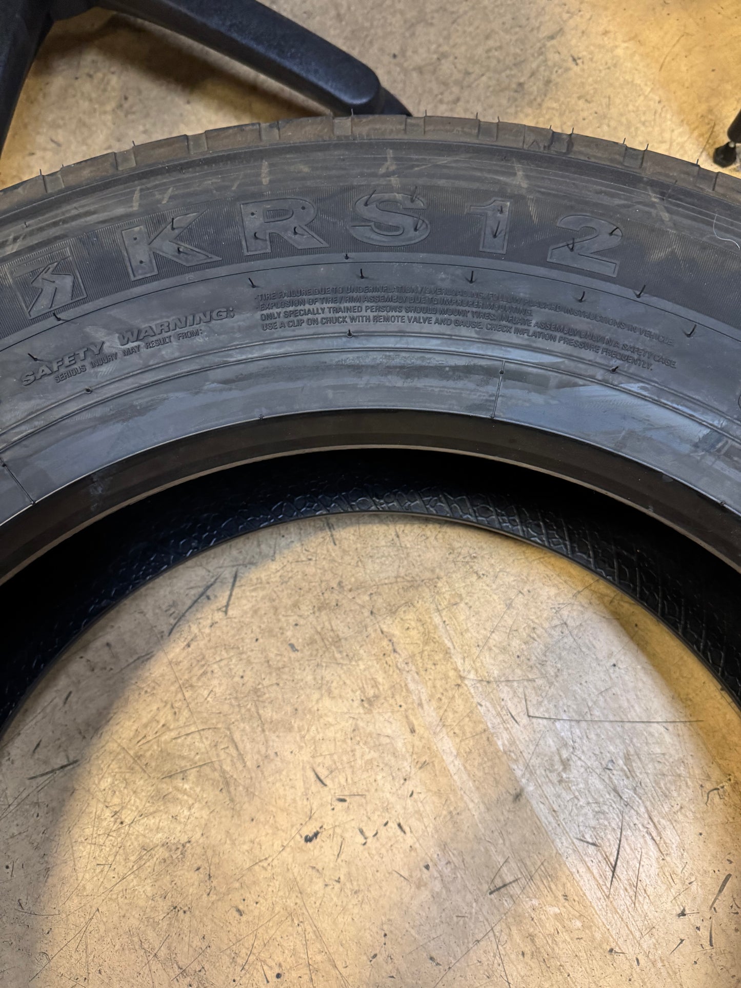 KUMHO KRS12 BSW 255 70 22.5 140/137L 16PLY STEER TIRE 2245583