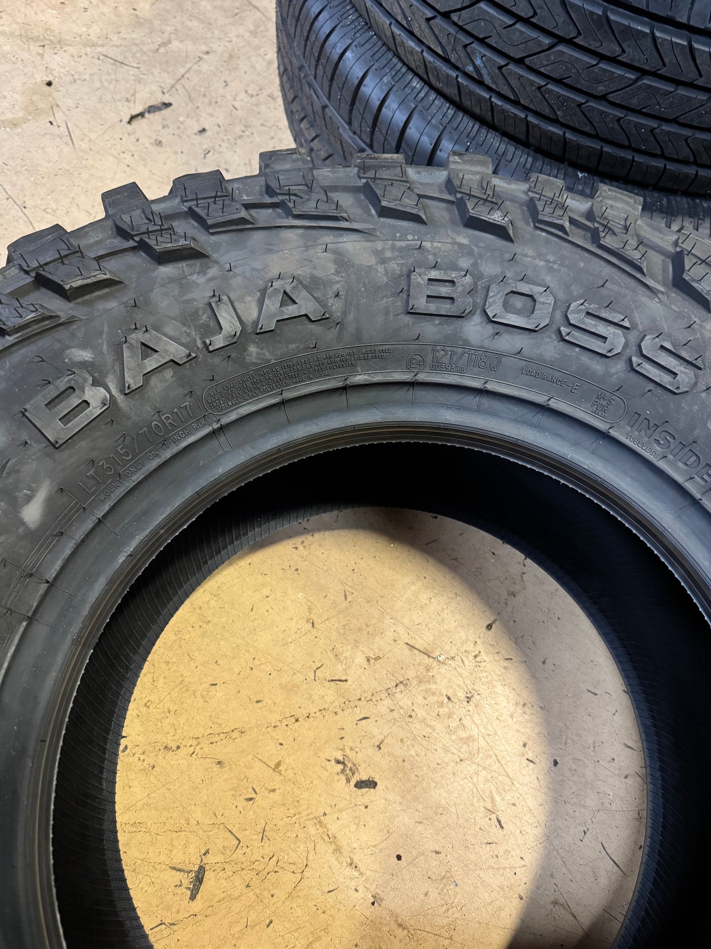 (KSL ONLY) MICKEY THOMPSON BAJA BOSS LT 315 70 17 121/118Q 10PLY MUD TERRAIN TIRE 331311004