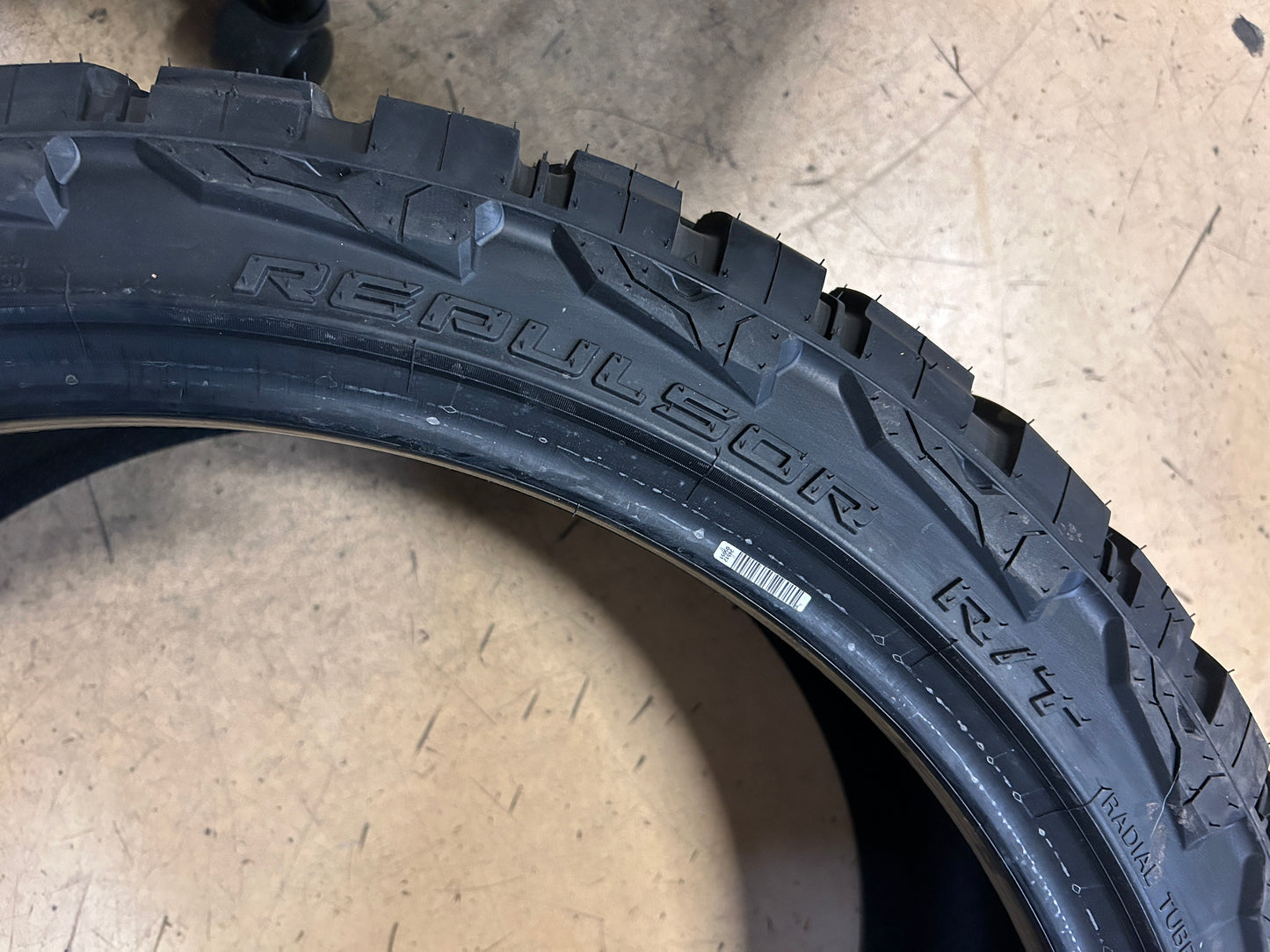 RBP REPULSOR R/T BSW P 285 40 24 112H XL RUGGED TIRE RBPSTRT2440010