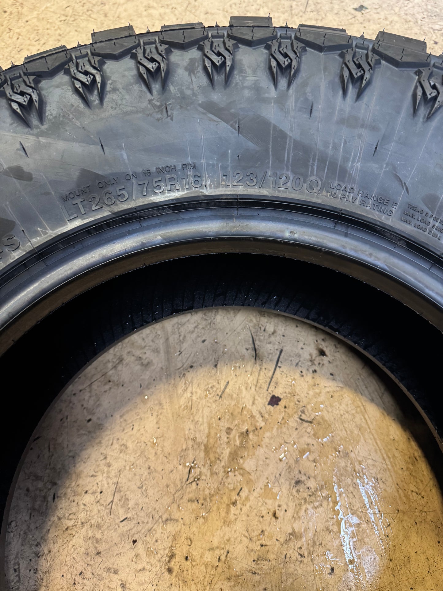MUDDER TRUCKER HANG OVER M/T BSW LT 265 75 16 123/120Q 10PLY MUD TERRAIN TIRE MDT2457